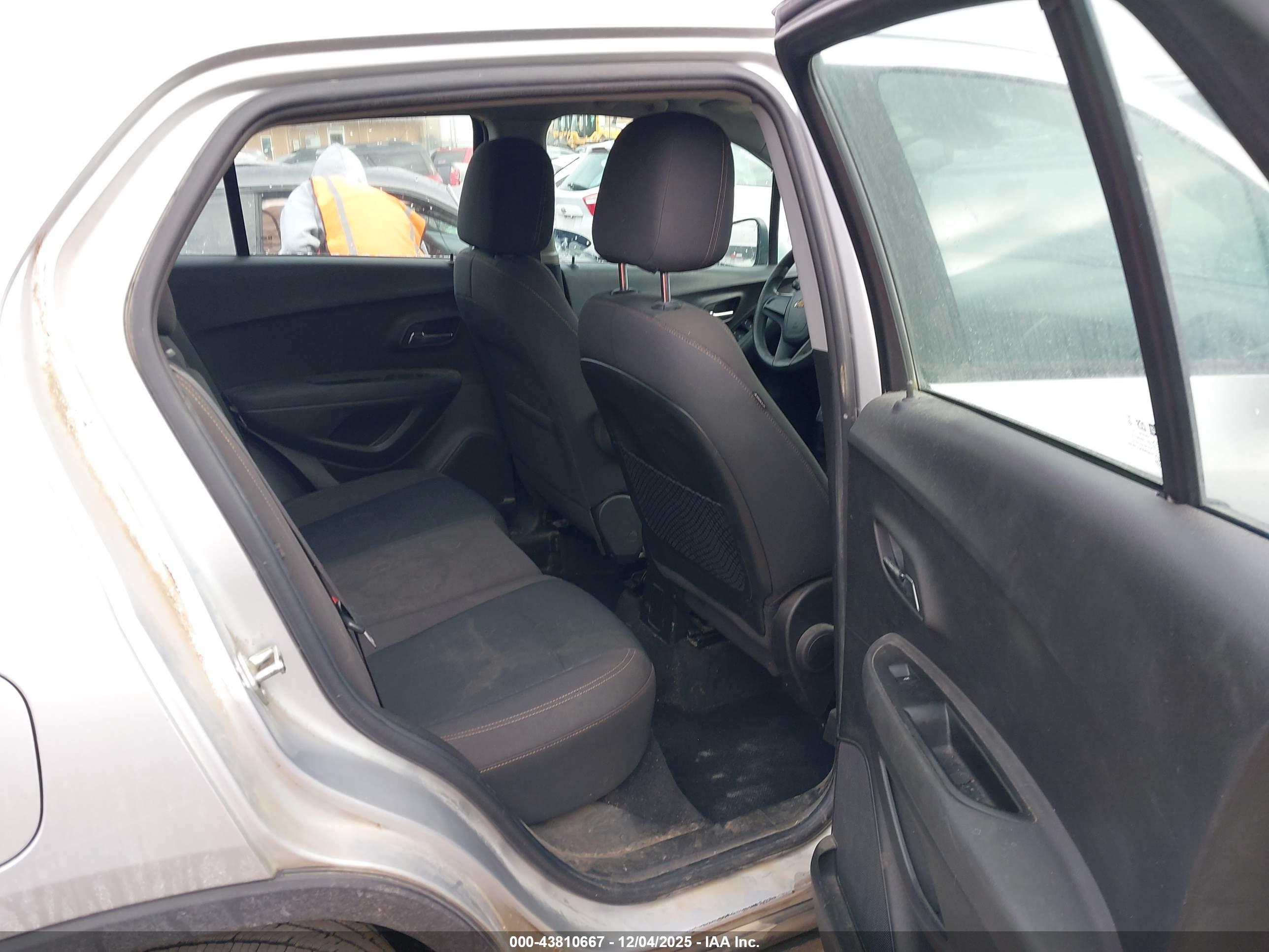 CHEVROLET TRAX image 8
