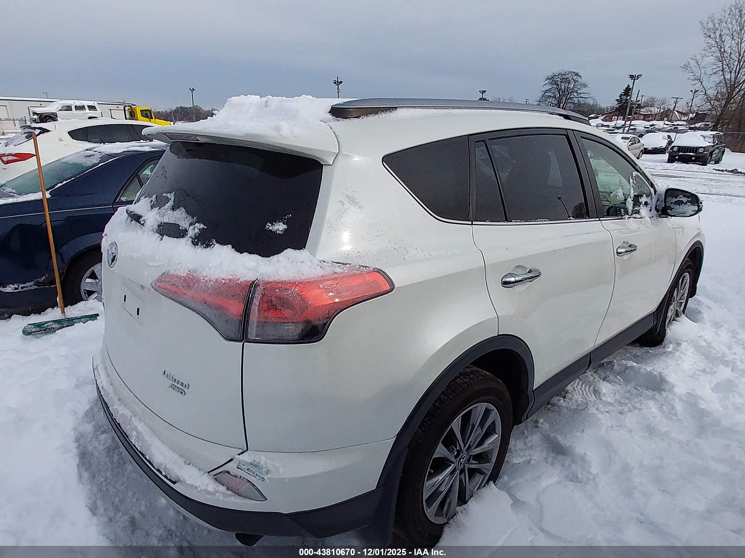 TOYOTA RAV4 image 4