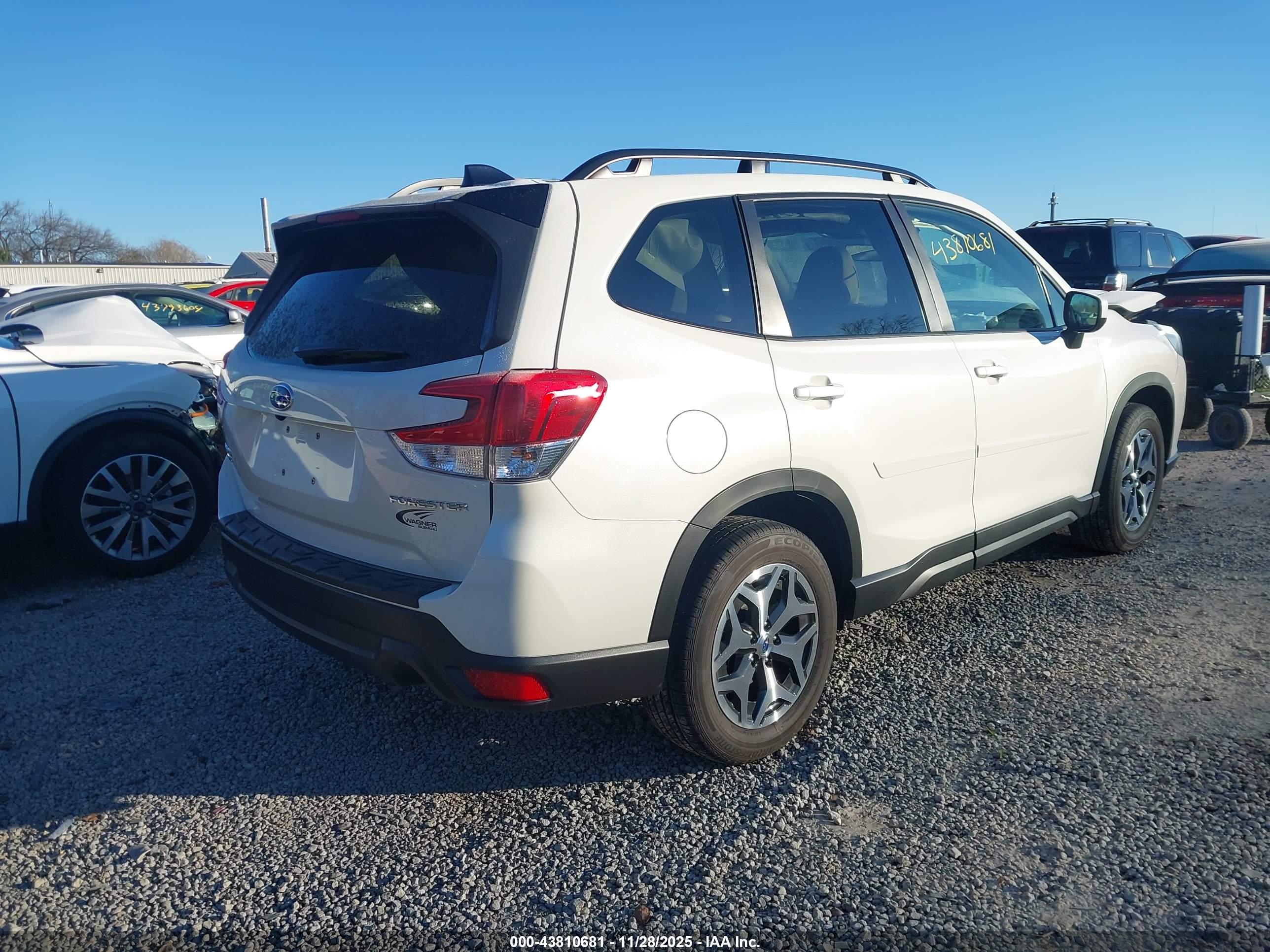 SUBARU FORESTER image 4