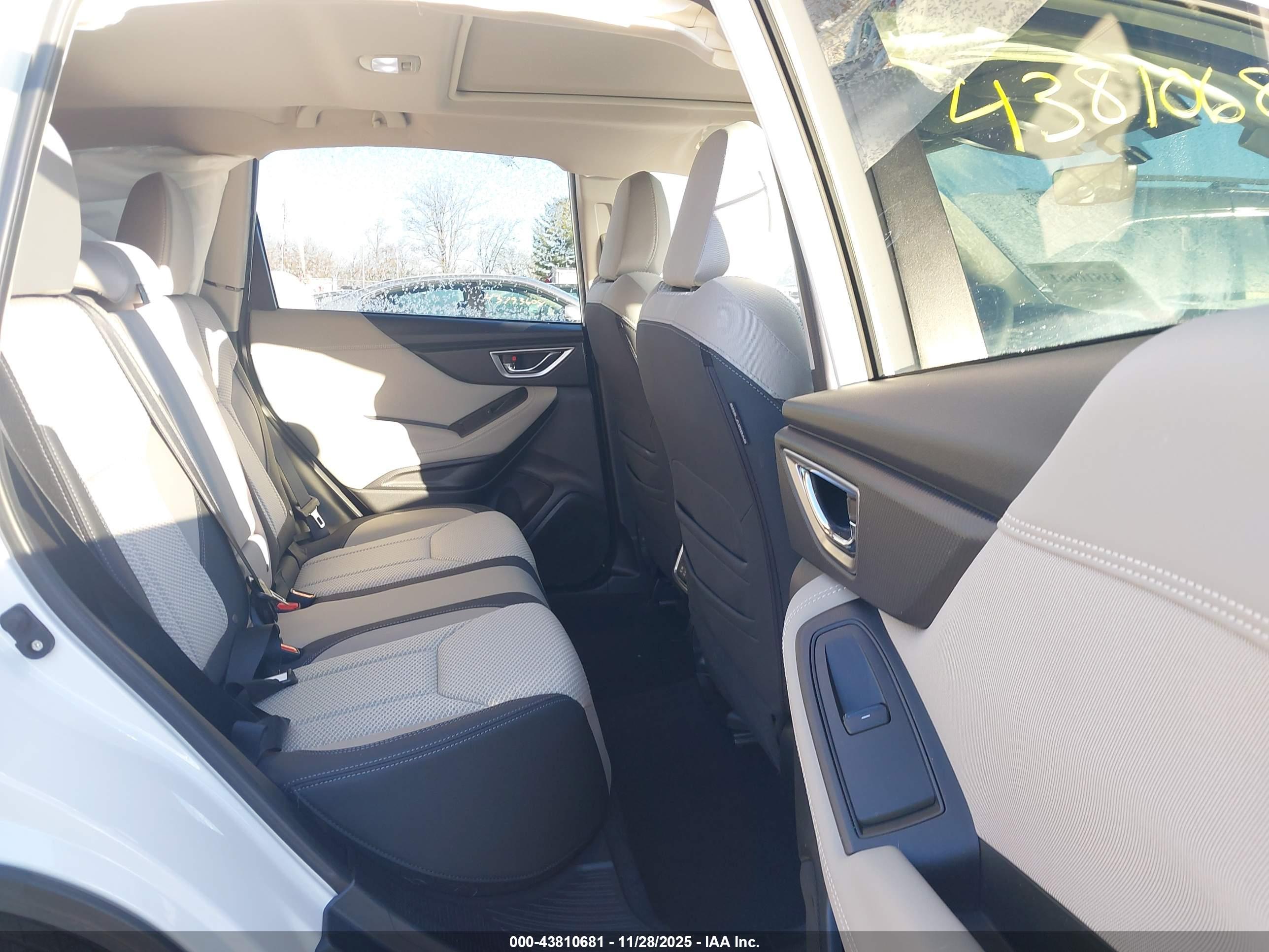 SUBARU FORESTER image 8