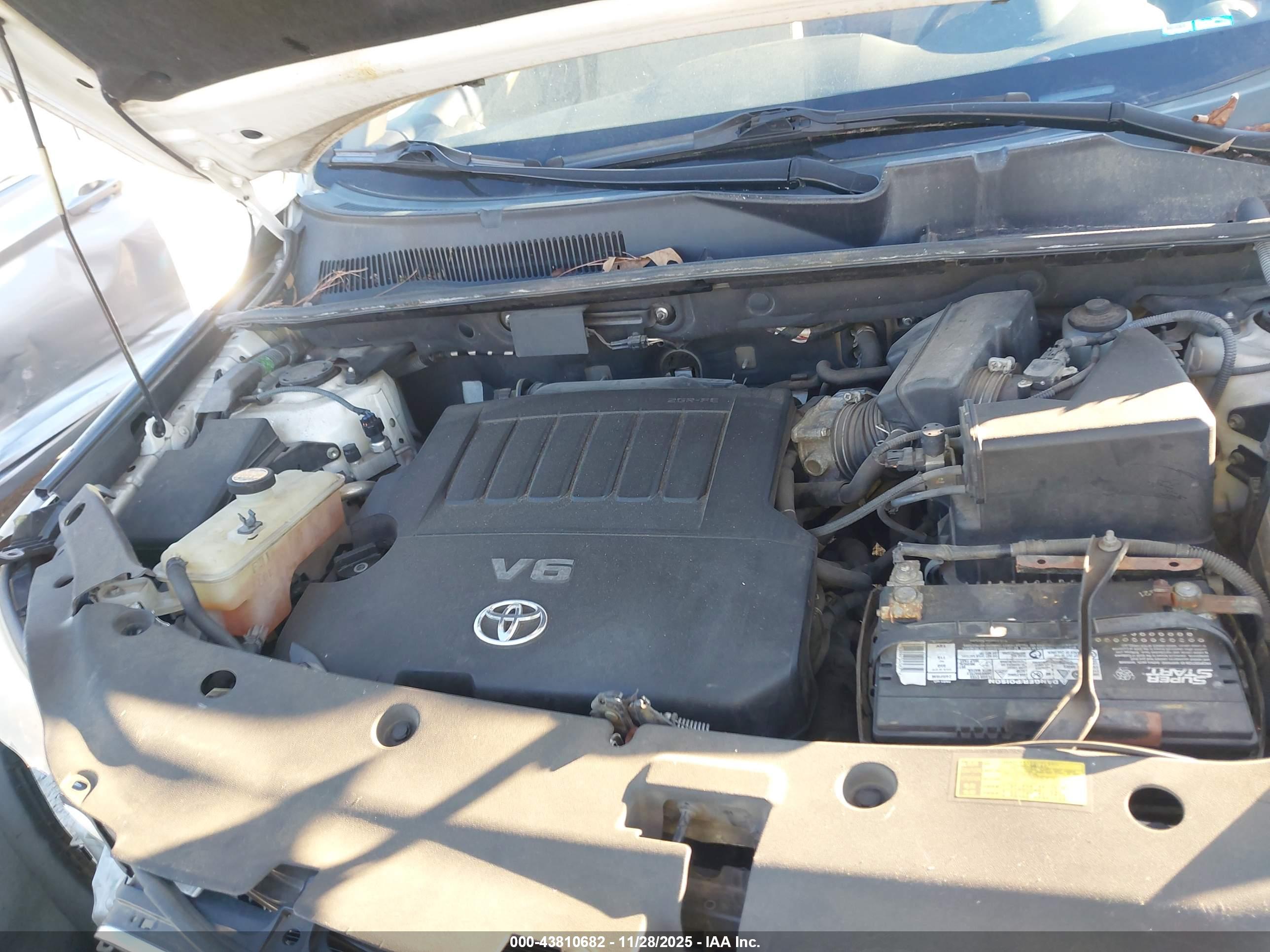 TOYOTA RAV4 image 10