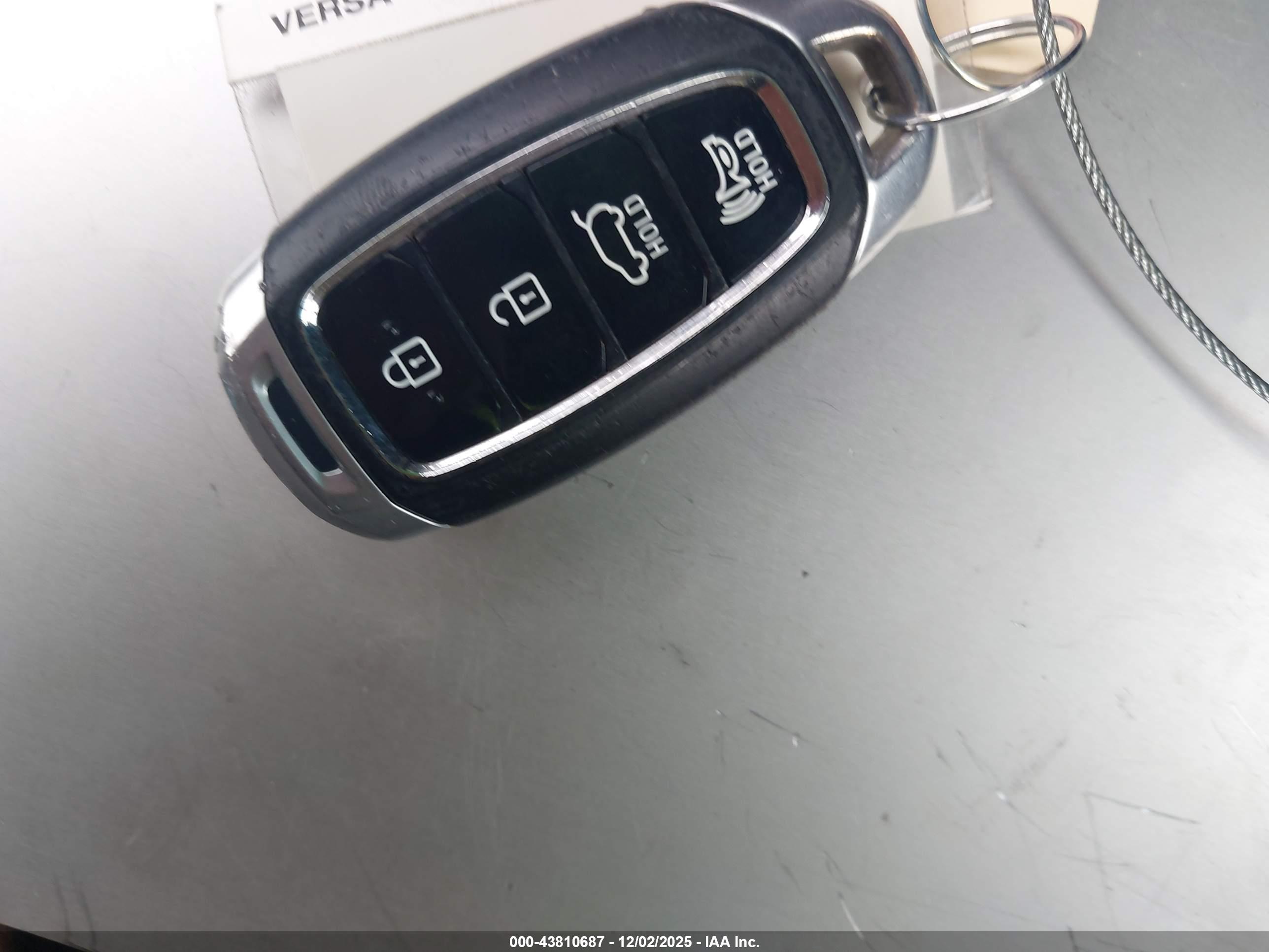 HYUNDAI VELOSTER image 11