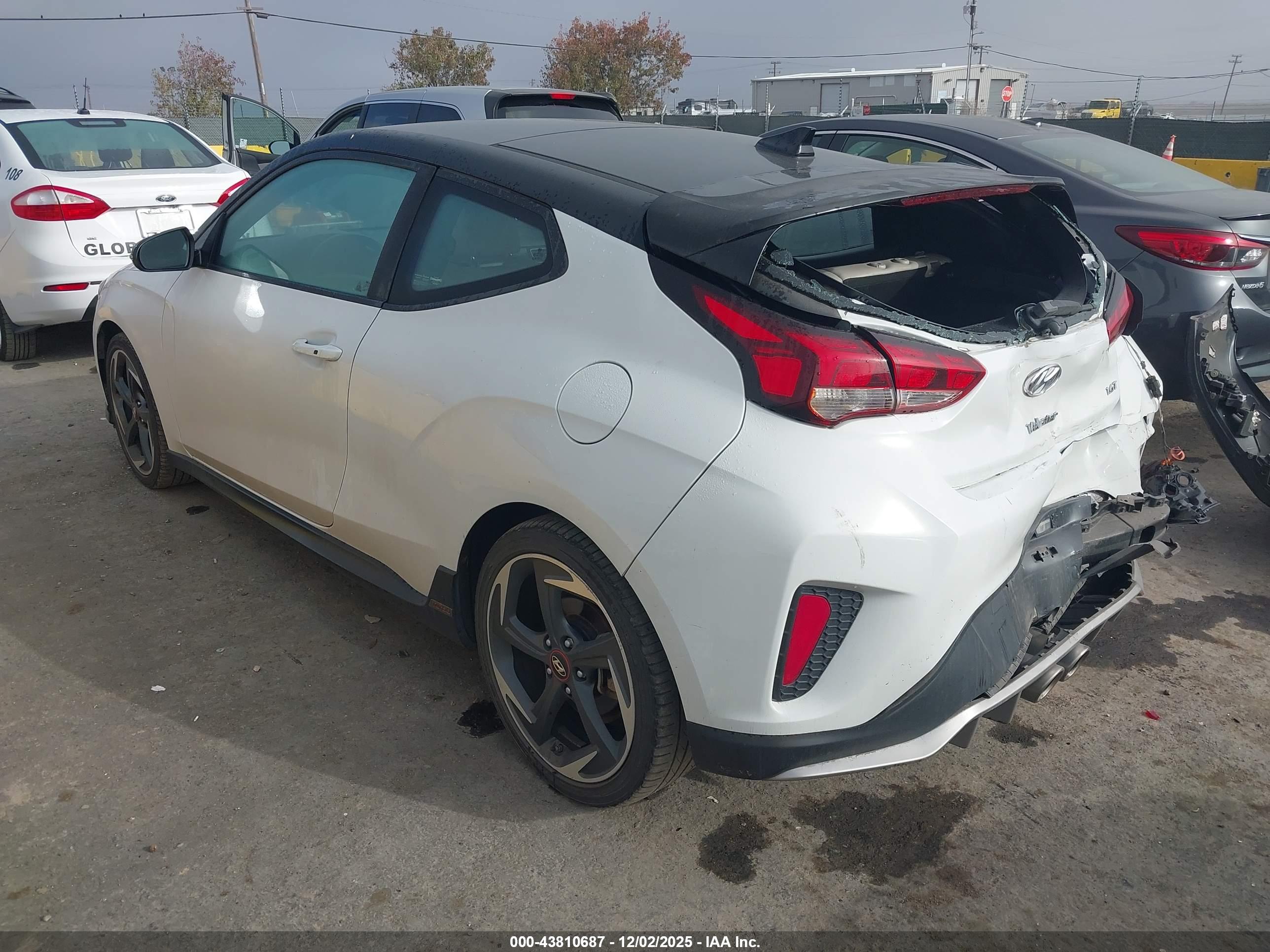 HYUNDAI VELOSTER image 3