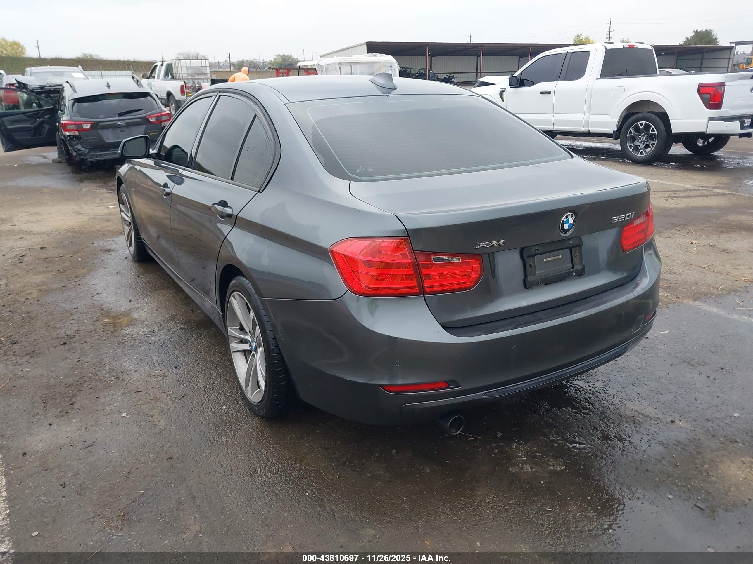 BMW 320I image 3