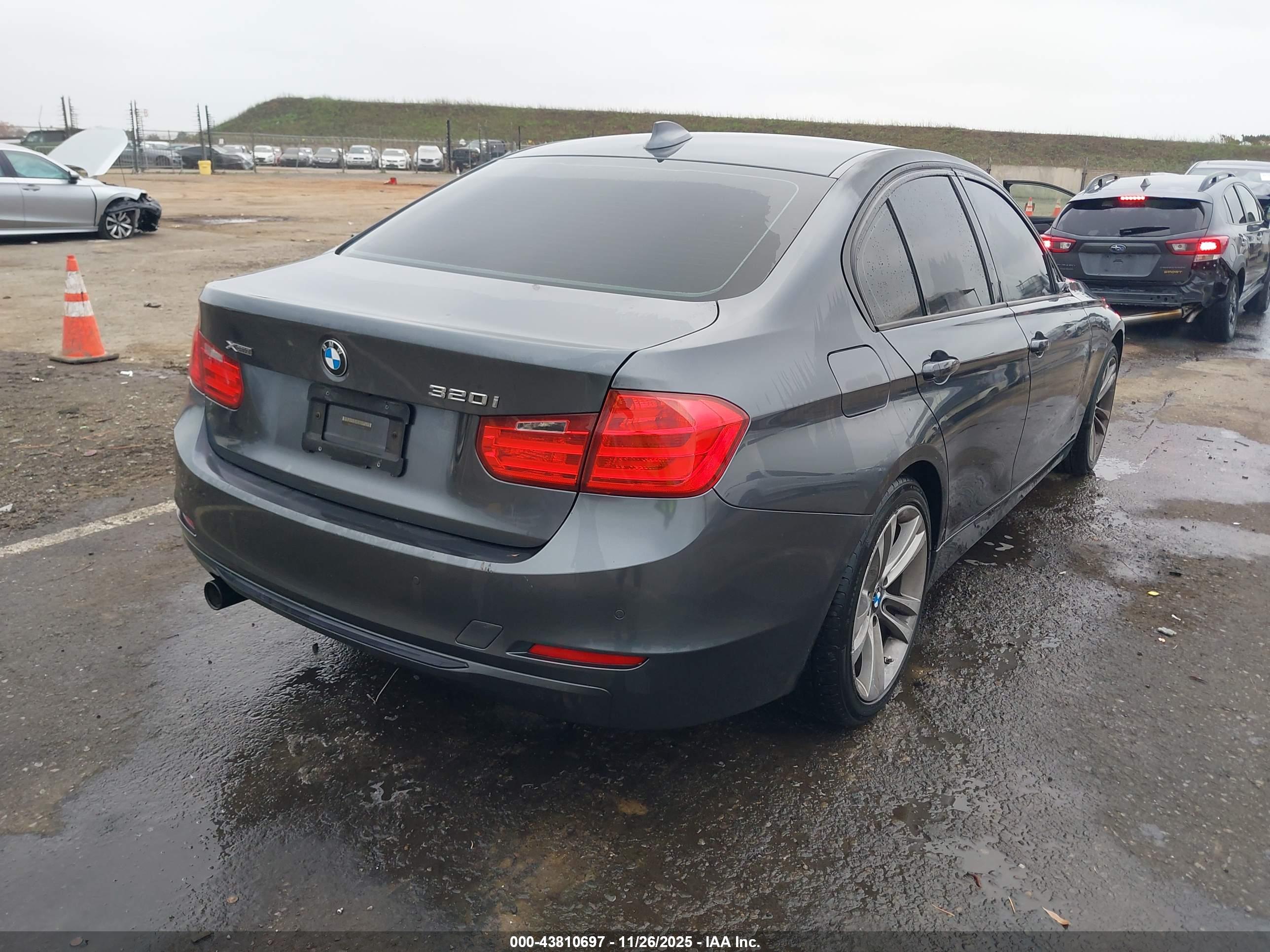 BMW 320I image 4