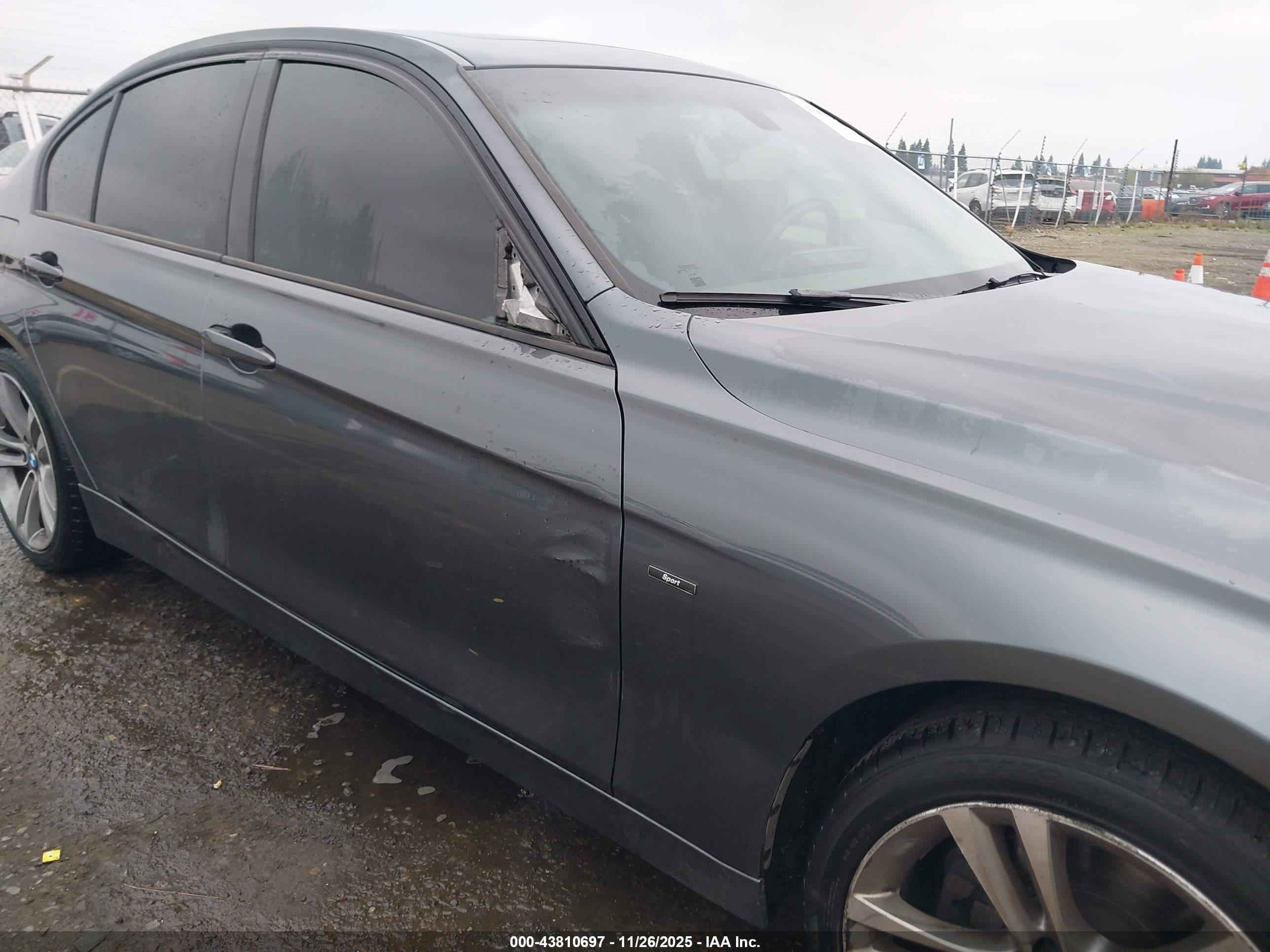 BMW 320I image 6