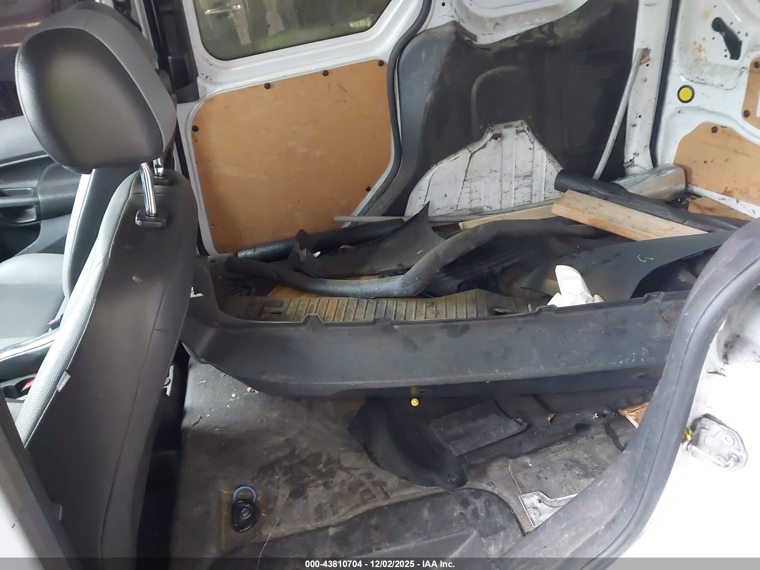 FORD TRANSIT image 8