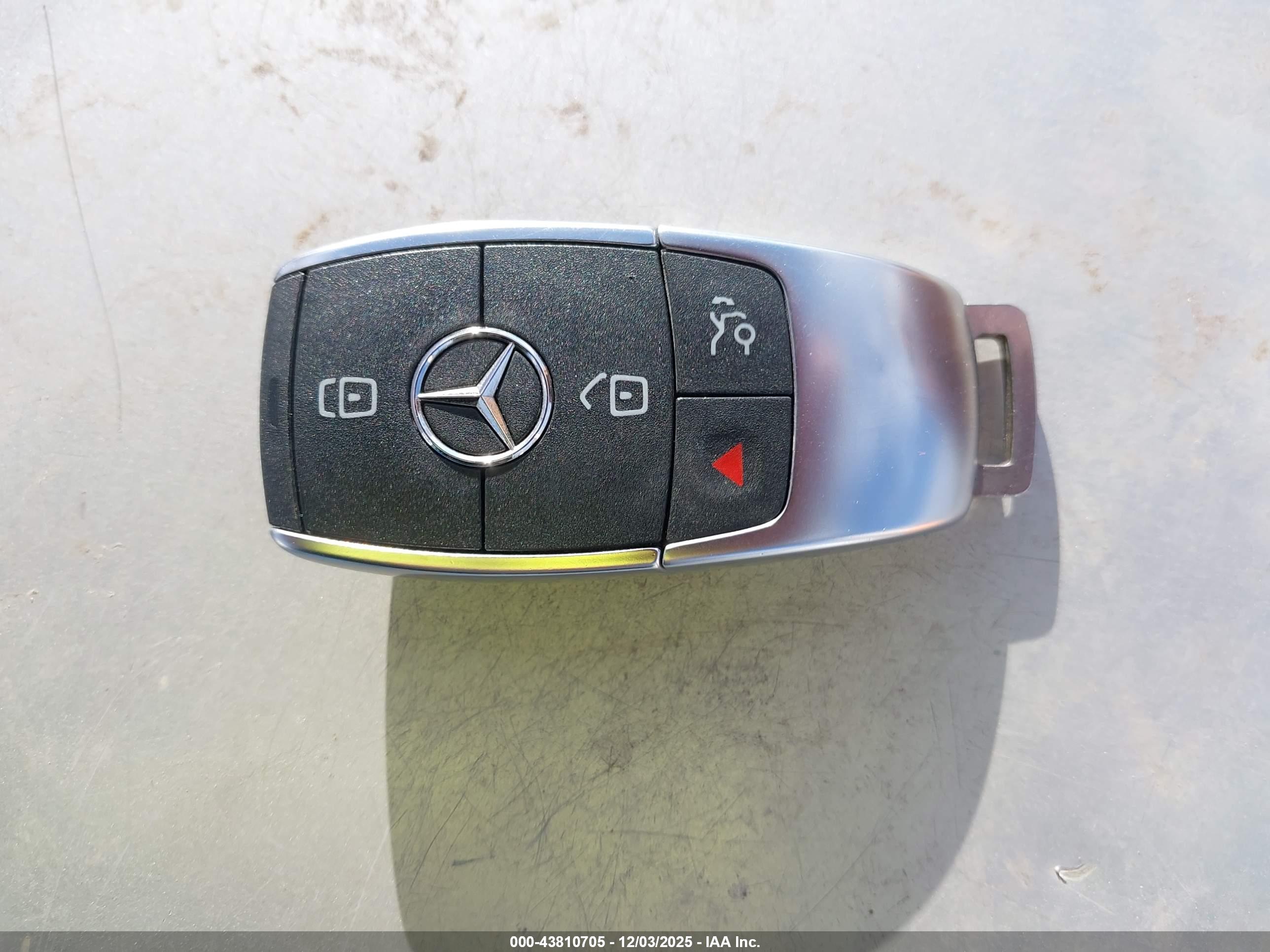 MERCEDES-BENZ GLB image 11