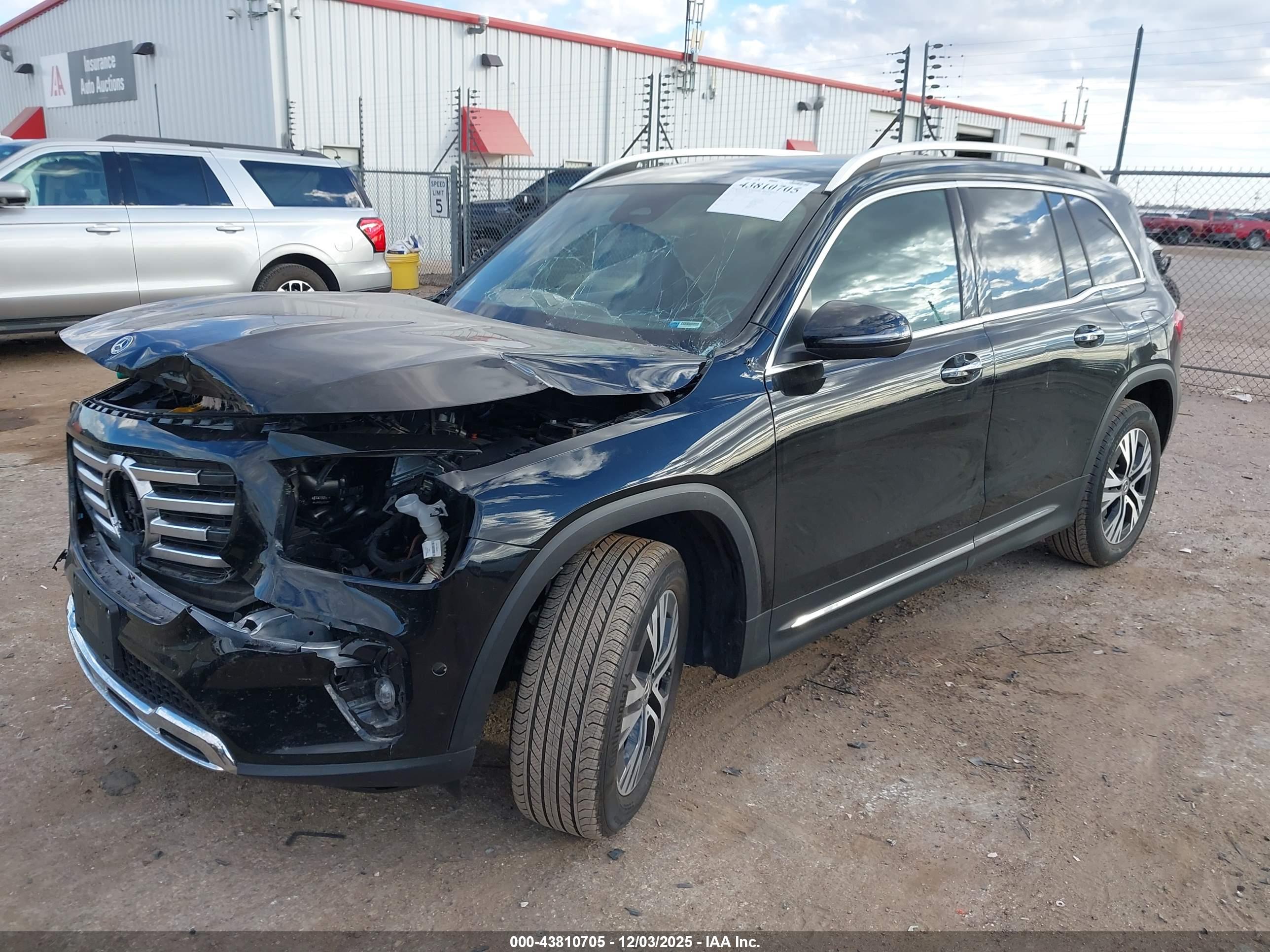 MERCEDES-BENZ GLB image 2