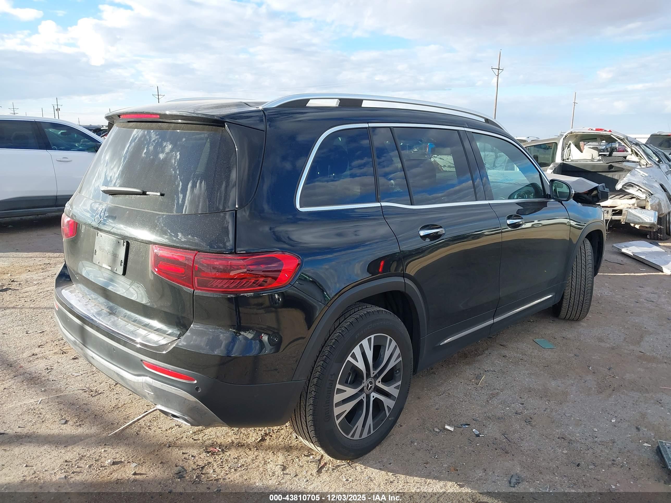 MERCEDES-BENZ GLB image 4