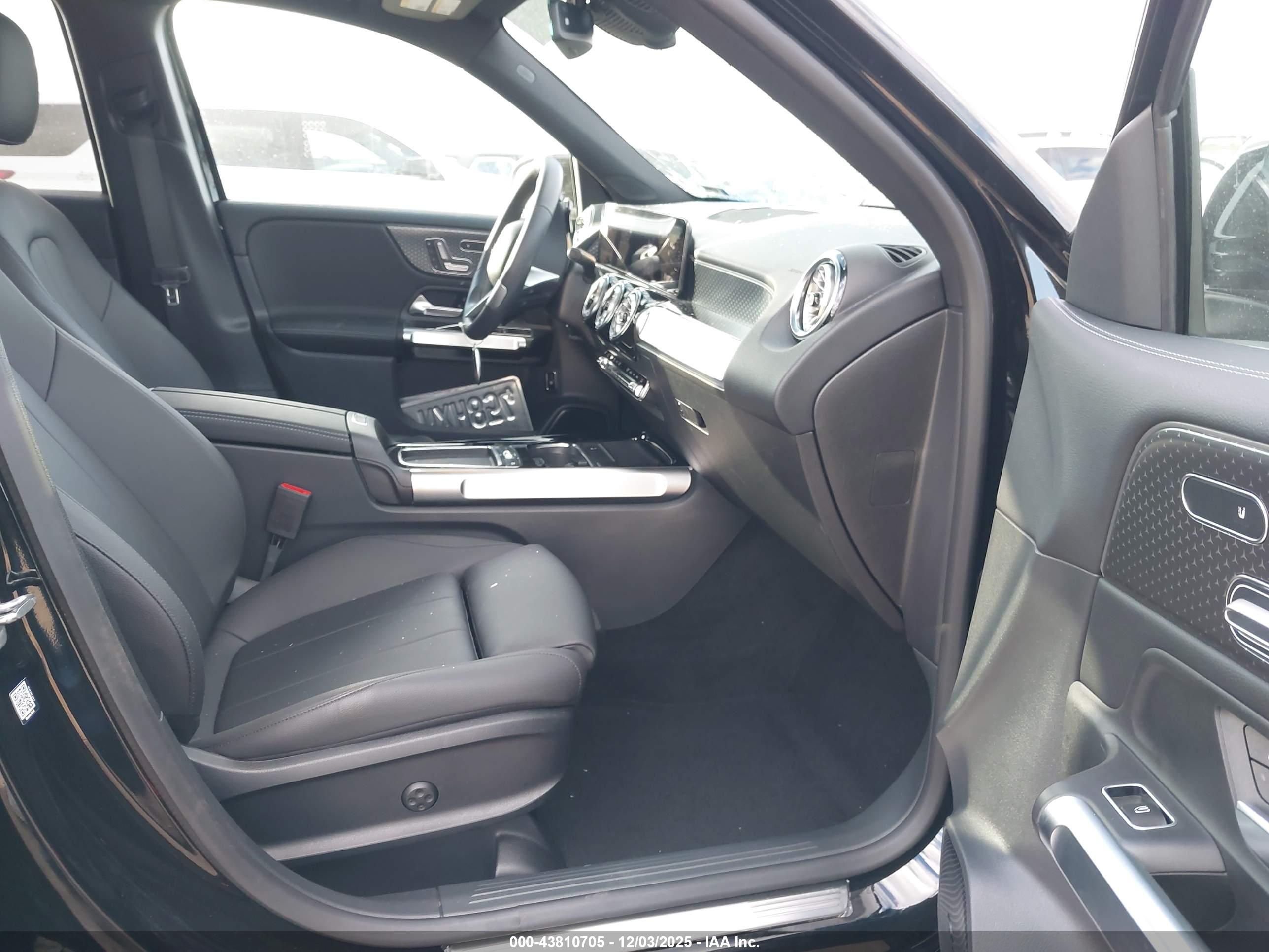 MERCEDES-BENZ GLB image 5