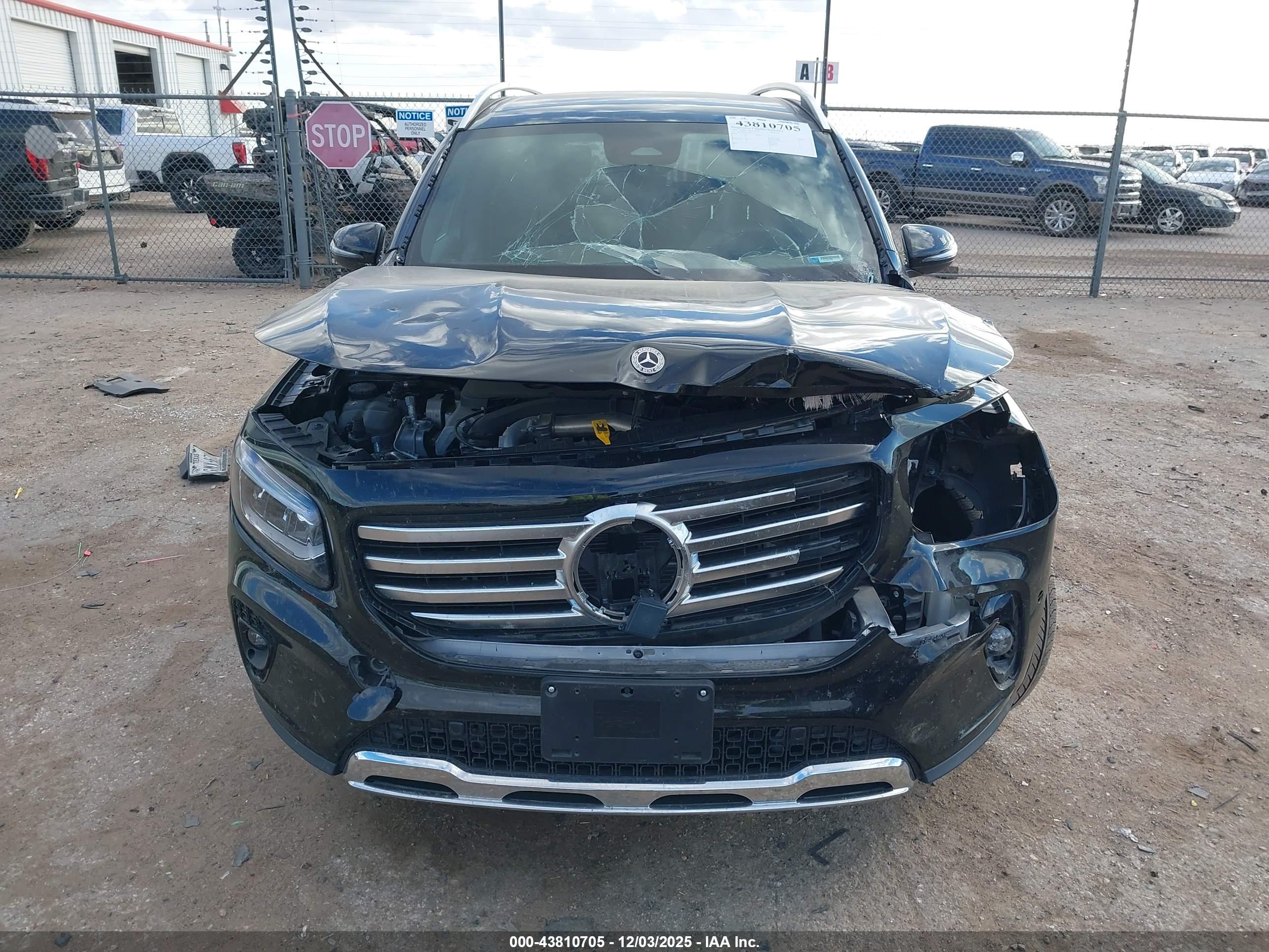 MERCEDES-BENZ GLB image 6