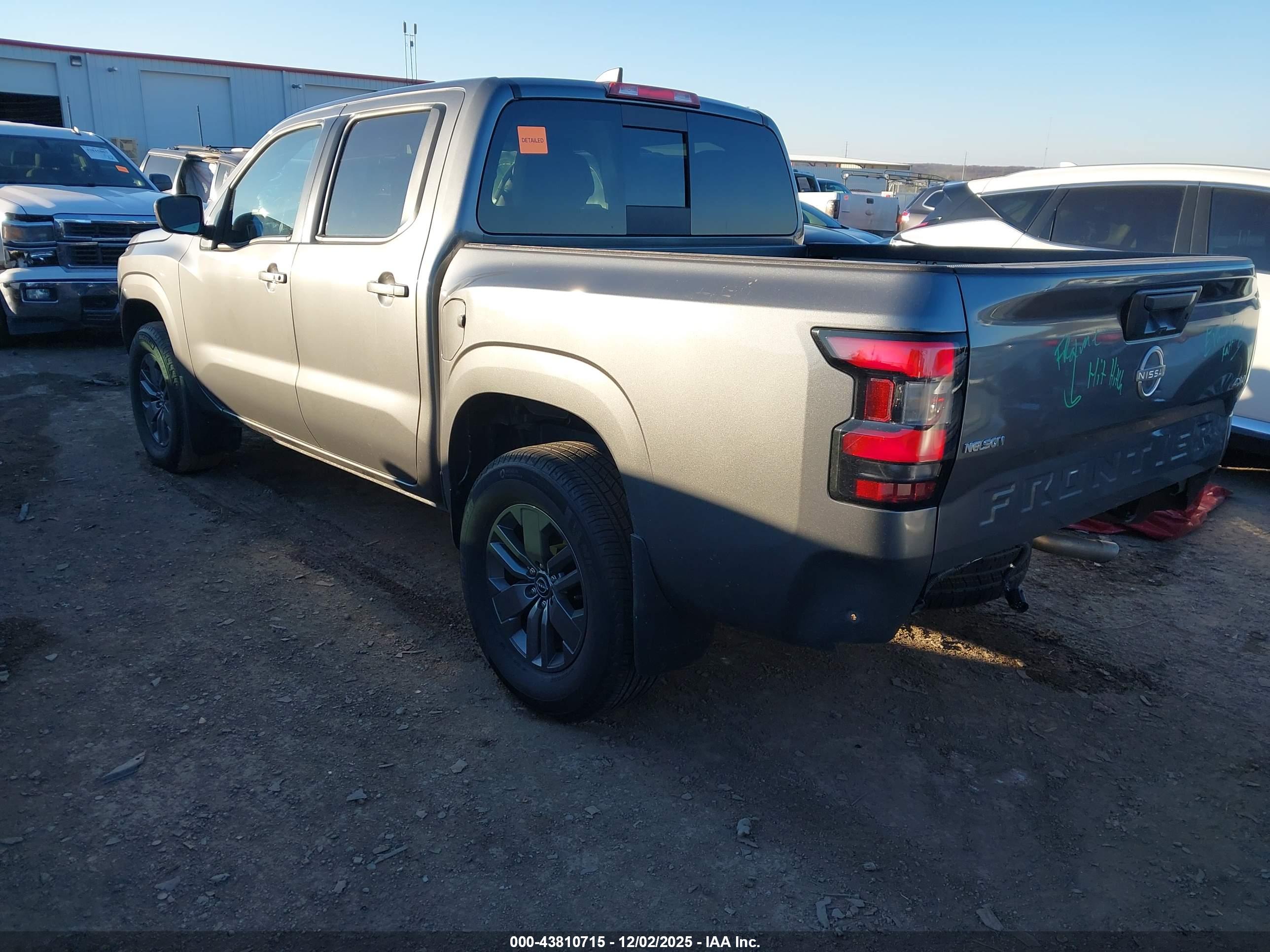 NISSAN FRONTIER image 3