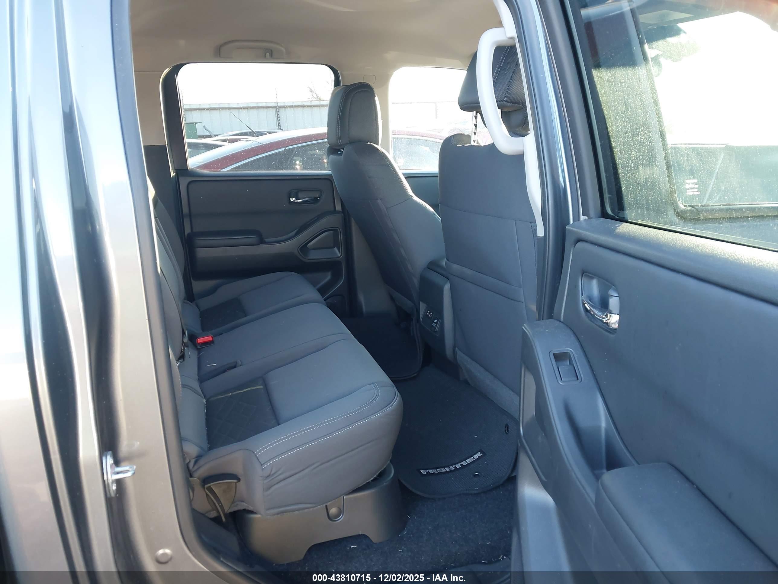 NISSAN FRONTIER image 8