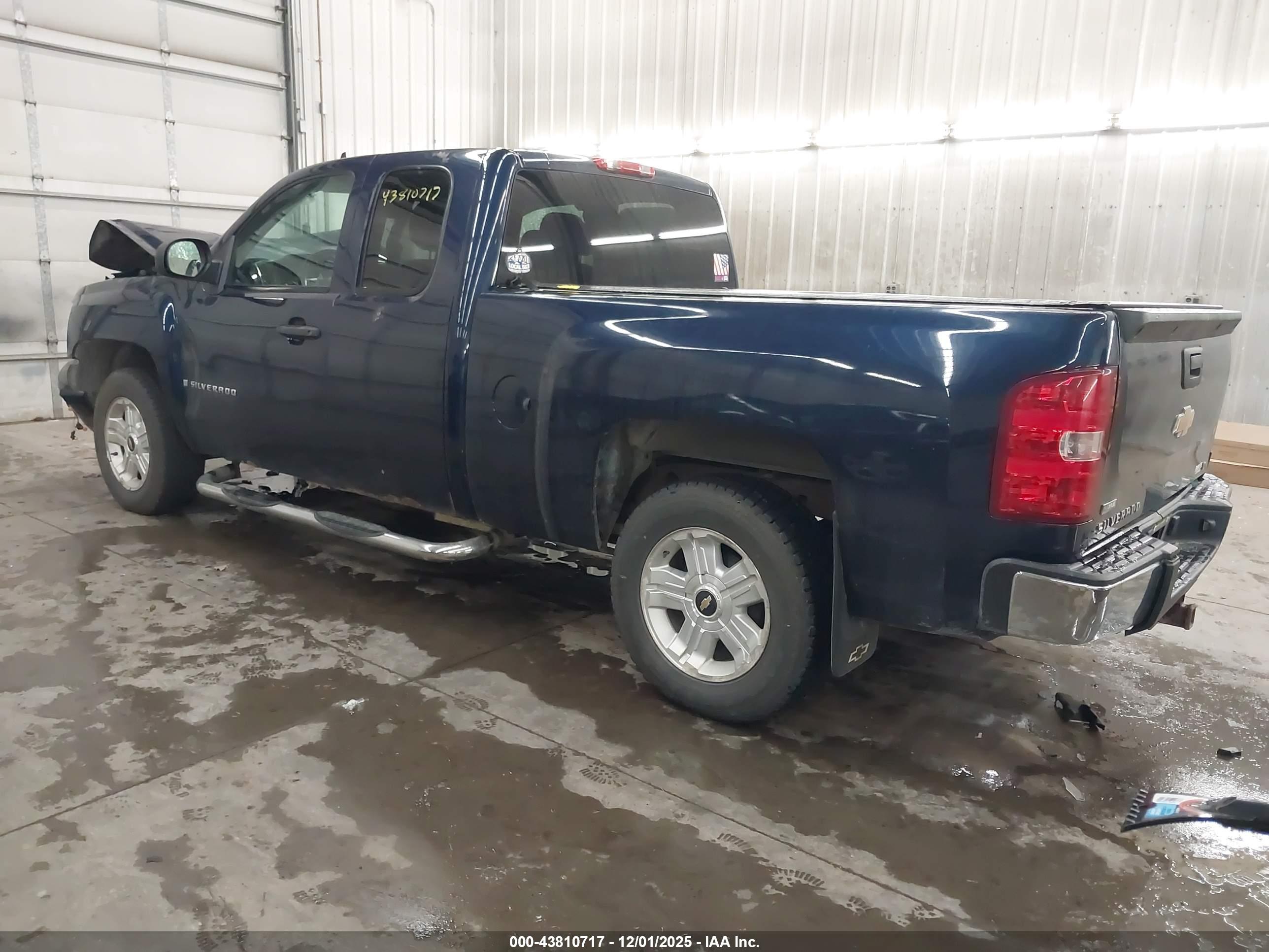 CHEVROLET SILVERADO image 3