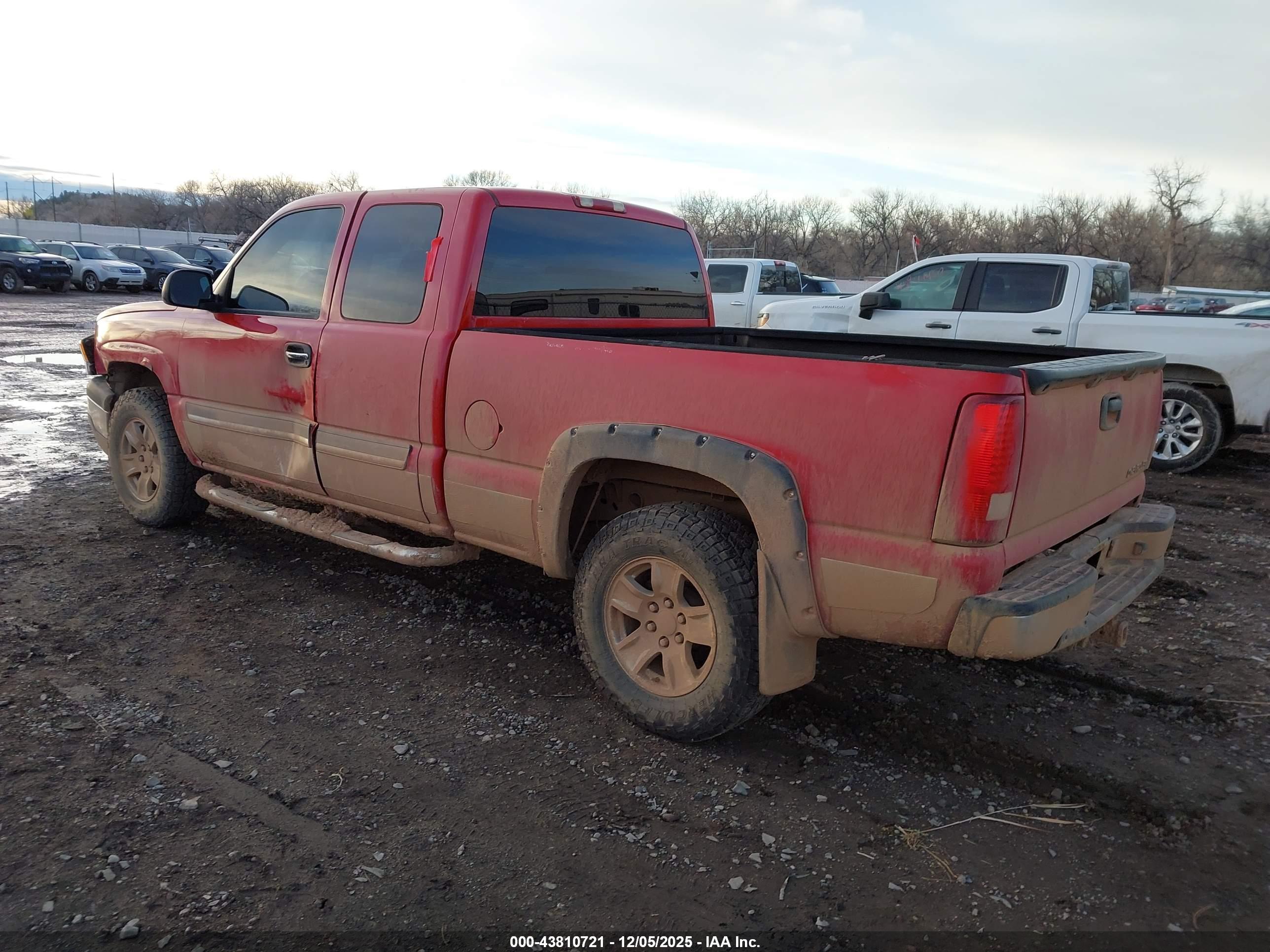 CHEVROLET SILVERADO image 3