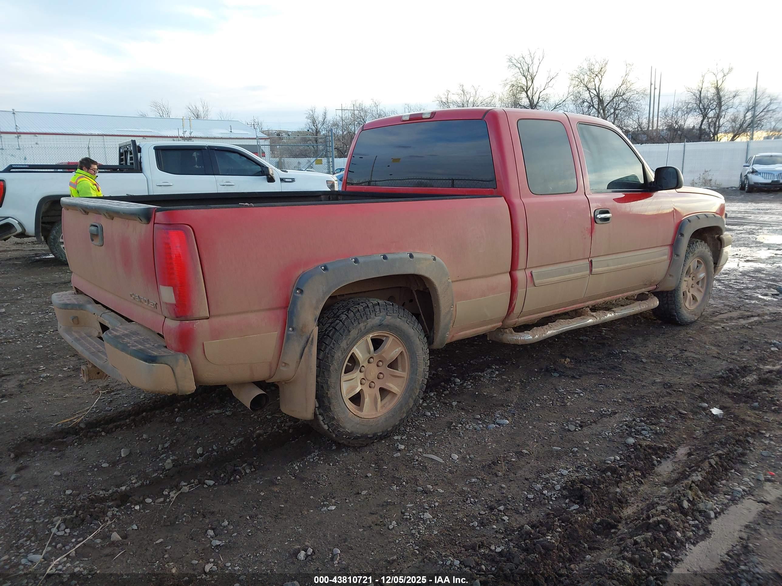 CHEVROLET SILVERADO image 4
