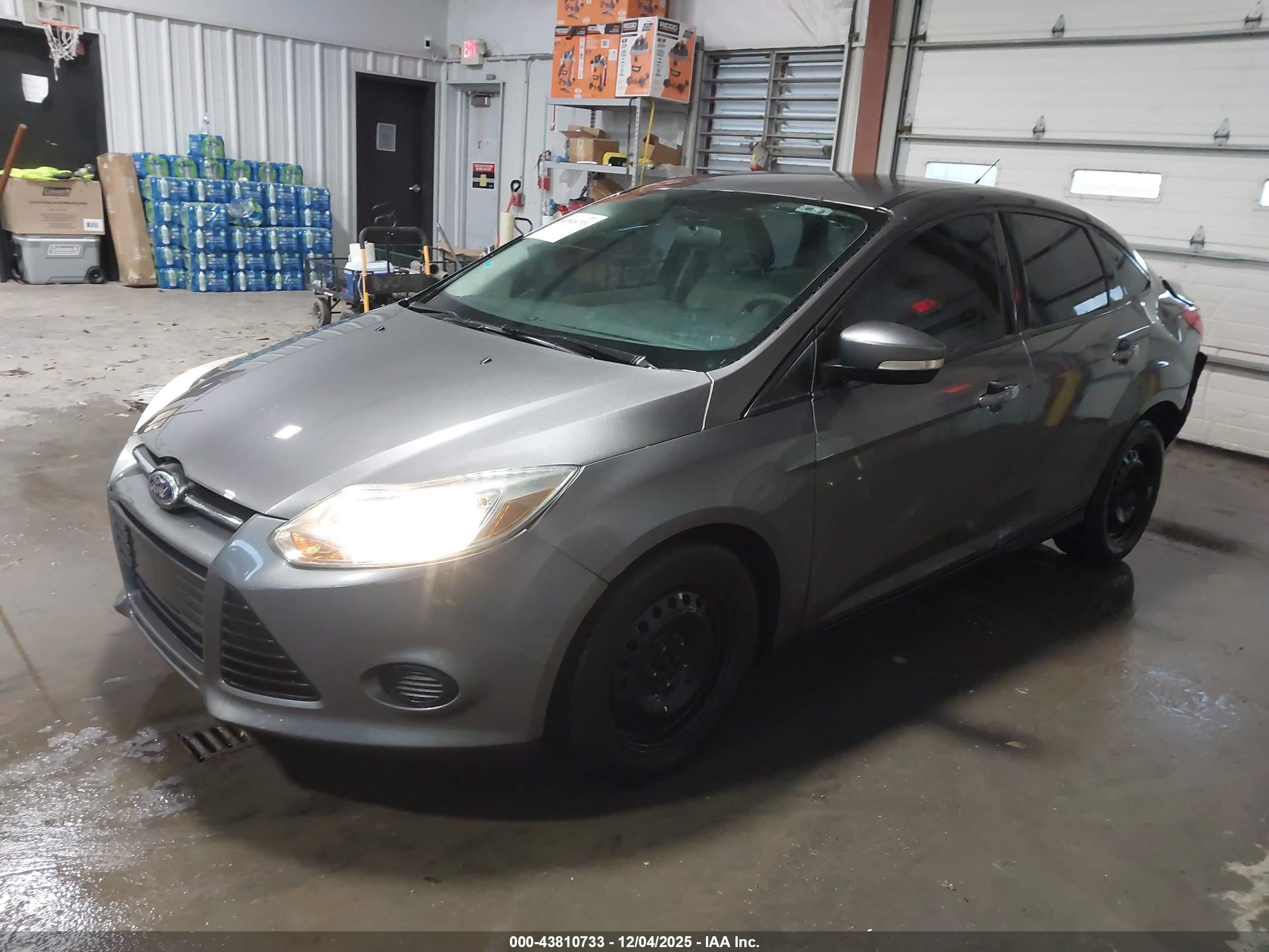 FORD FOCUS image 2