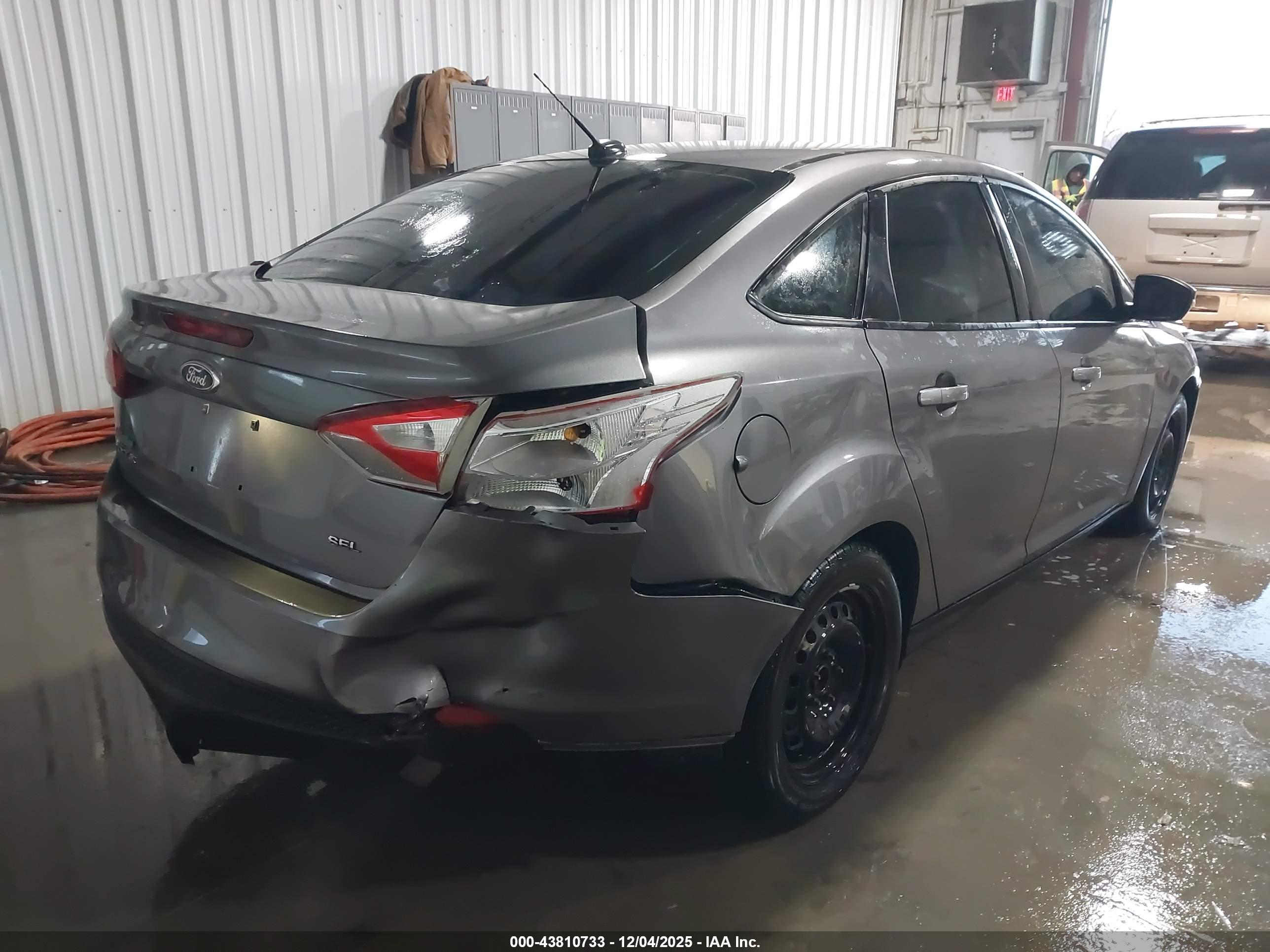 FORD FOCUS image 4