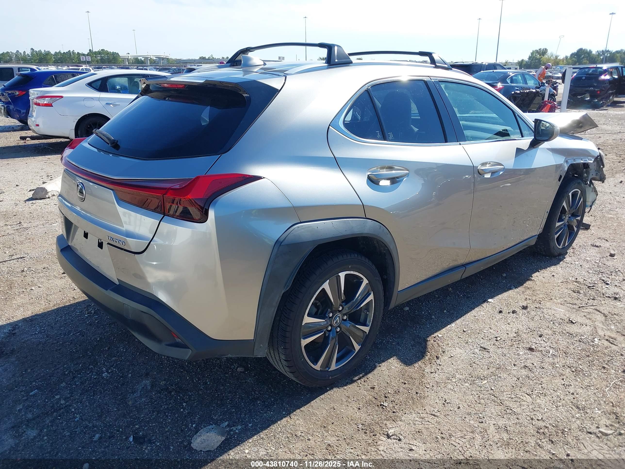 LEXUS UX image 4