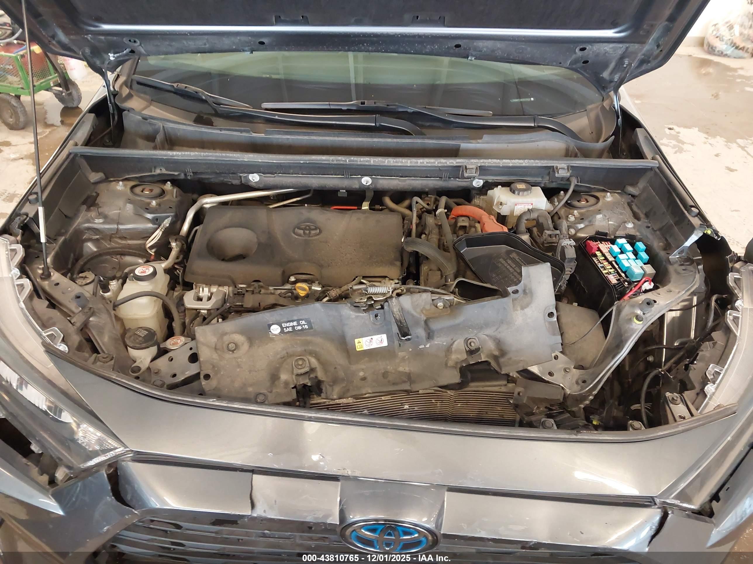 TOYOTA RAV4 image 10