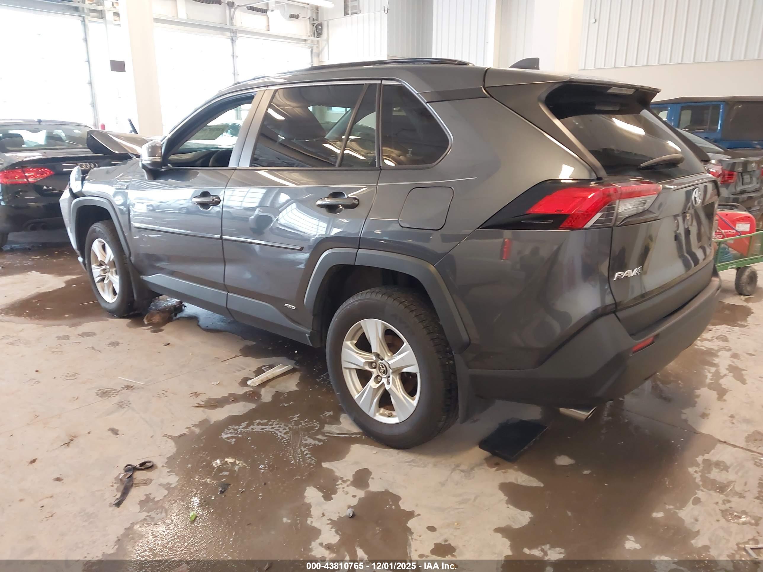 TOYOTA RAV4 image 3