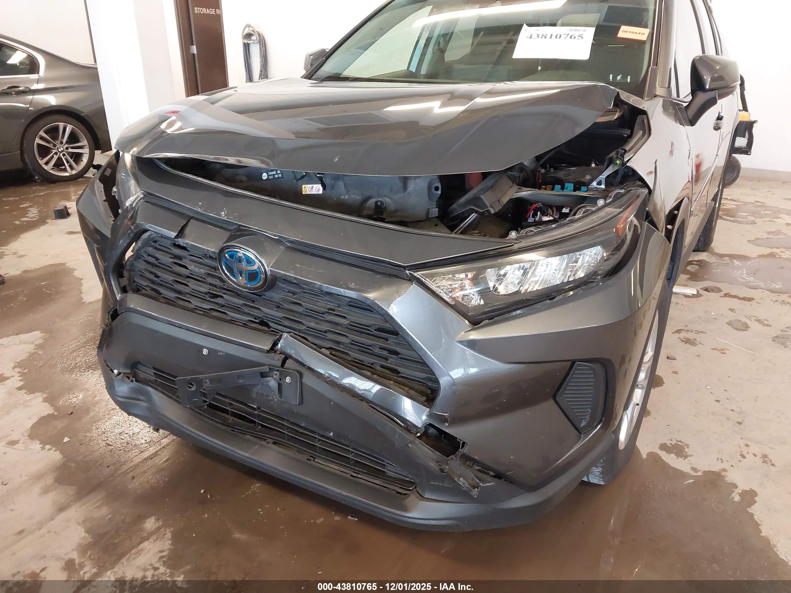 TOYOTA RAV4 image 6
