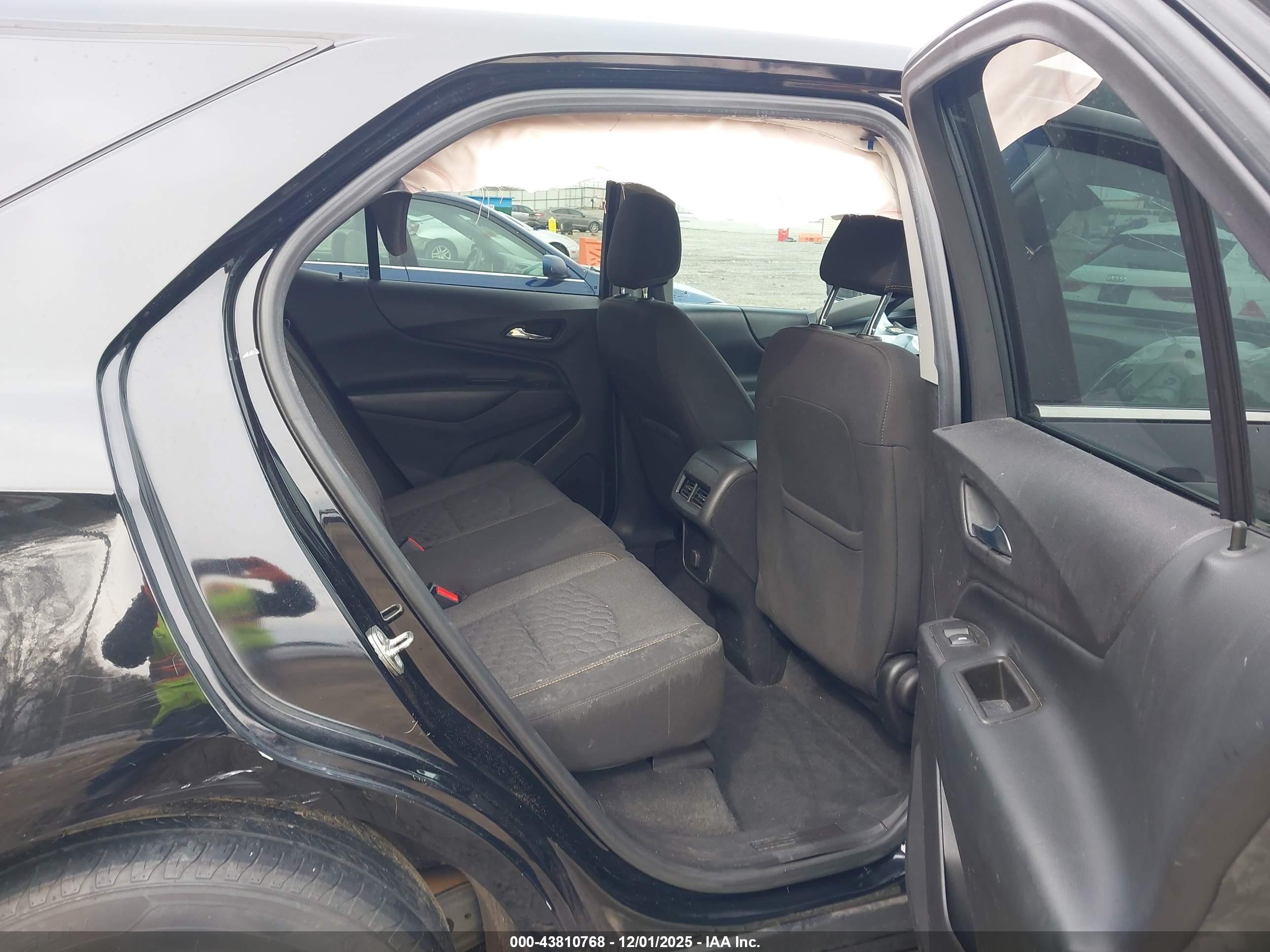 CHEVROLET EQUINOX image 8