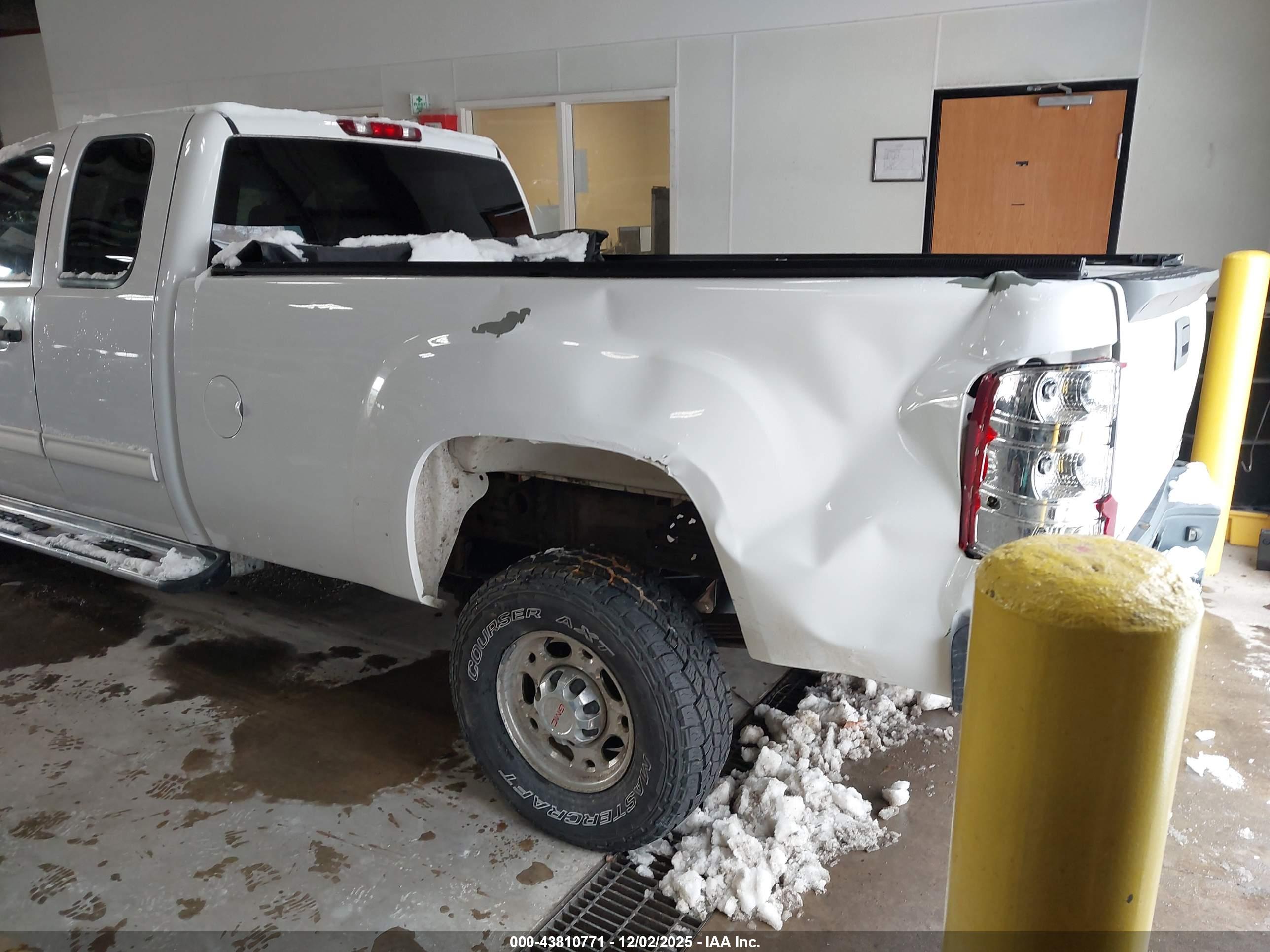 GMC SIERRA image 3