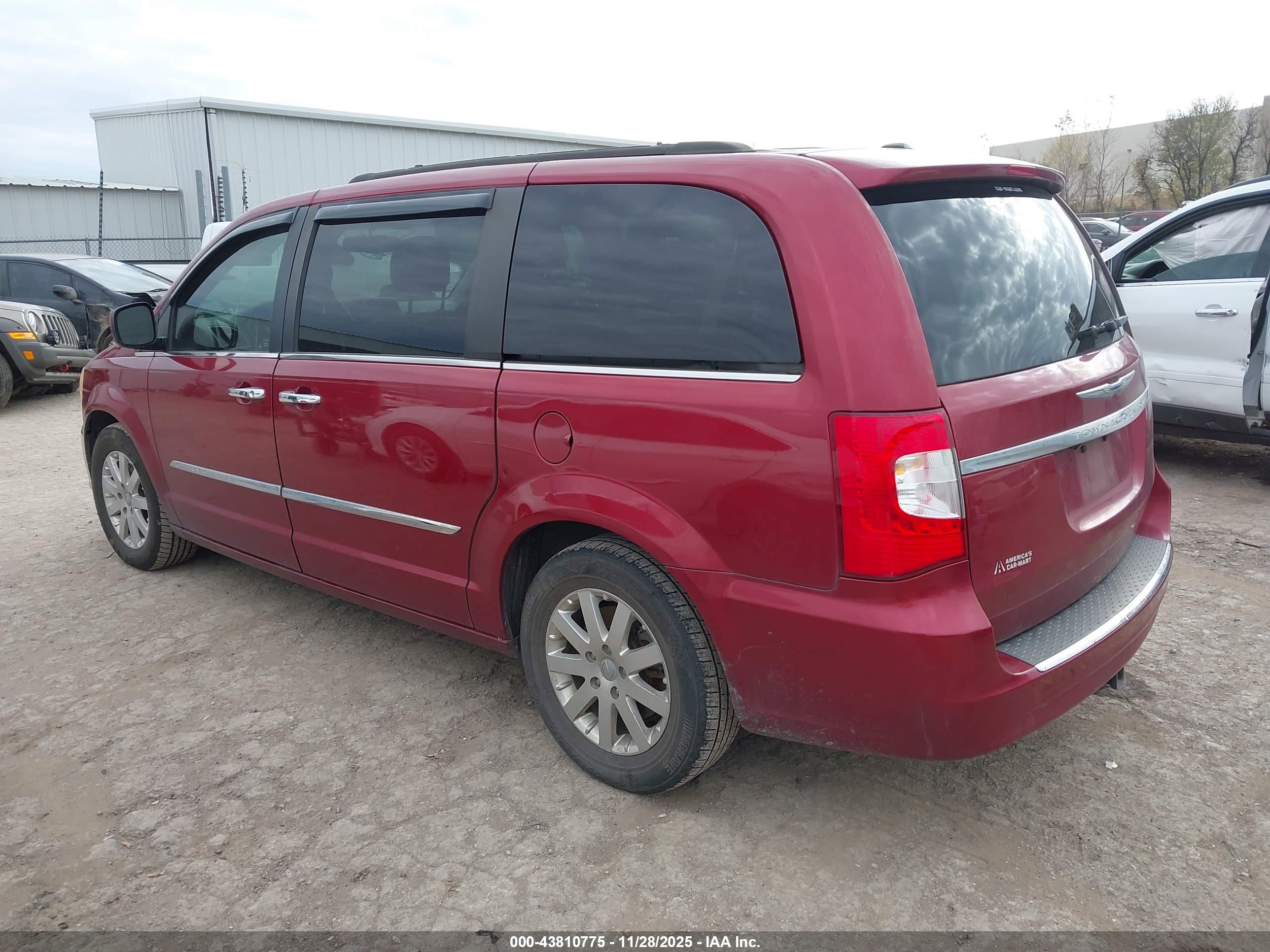 CHRYSLER TOWN image 3
