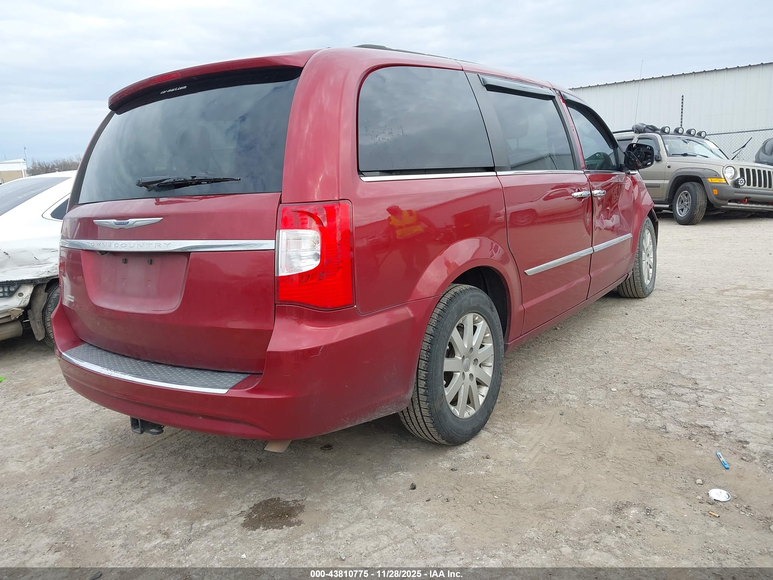 CHRYSLER TOWN image 4