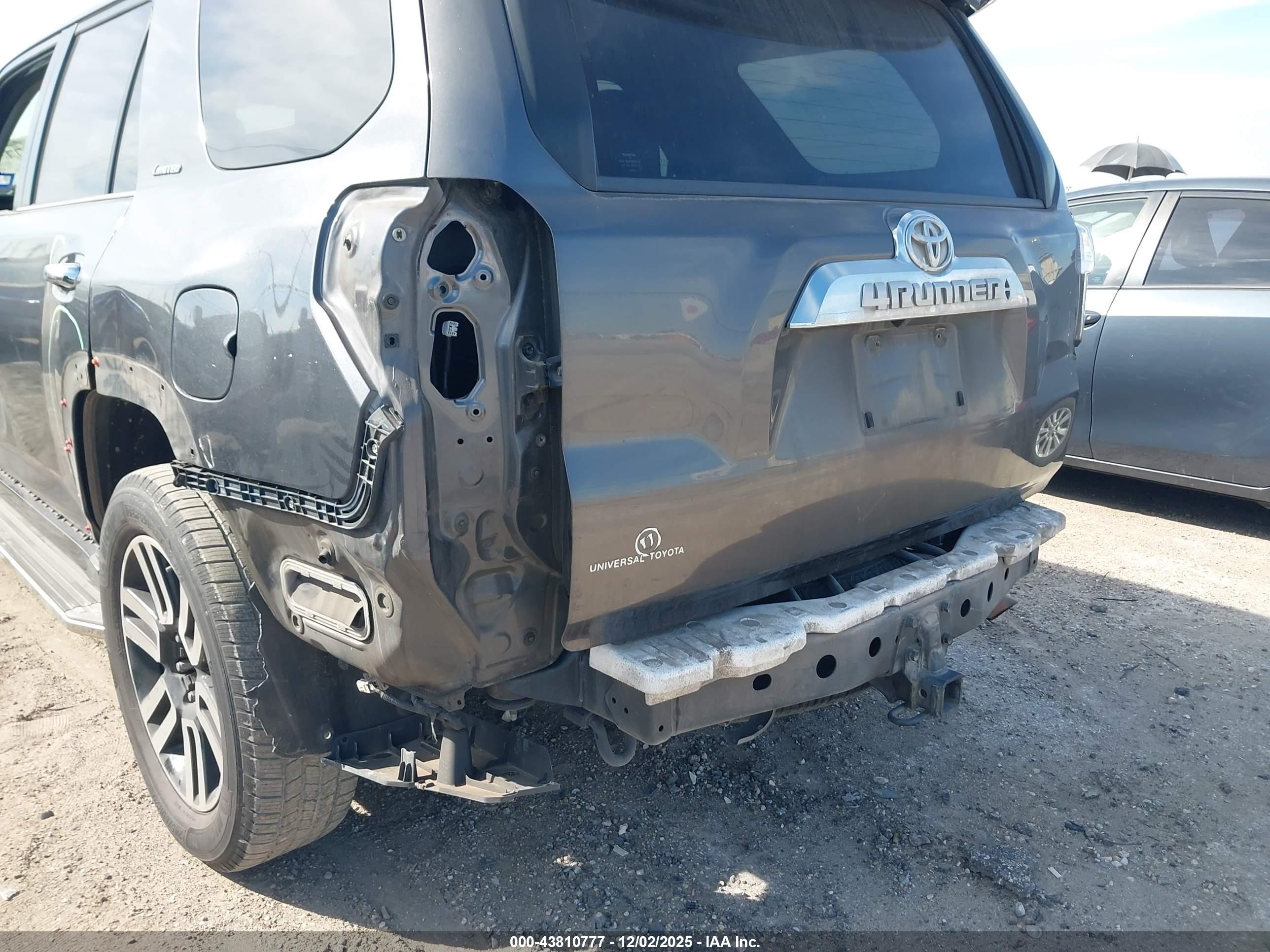 TOYOTA 4RUNNER image 6