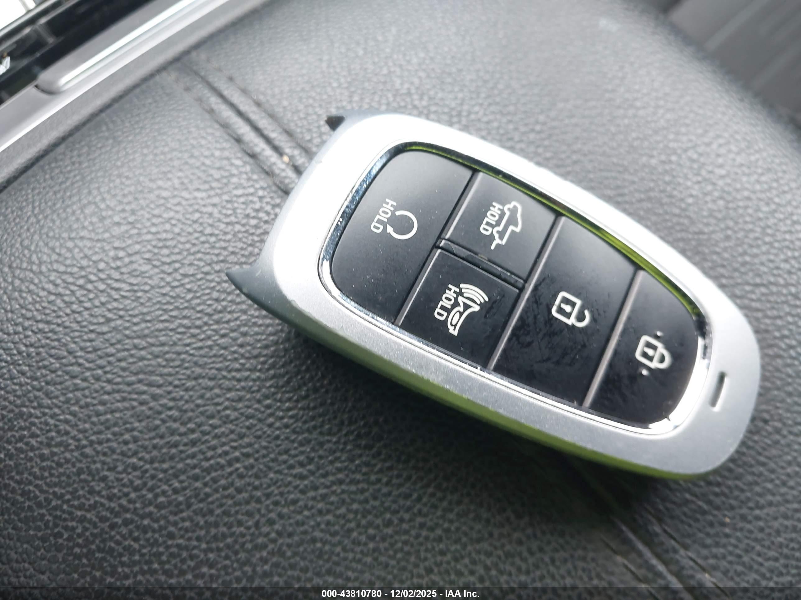 HYUNDAI SANTA image 11