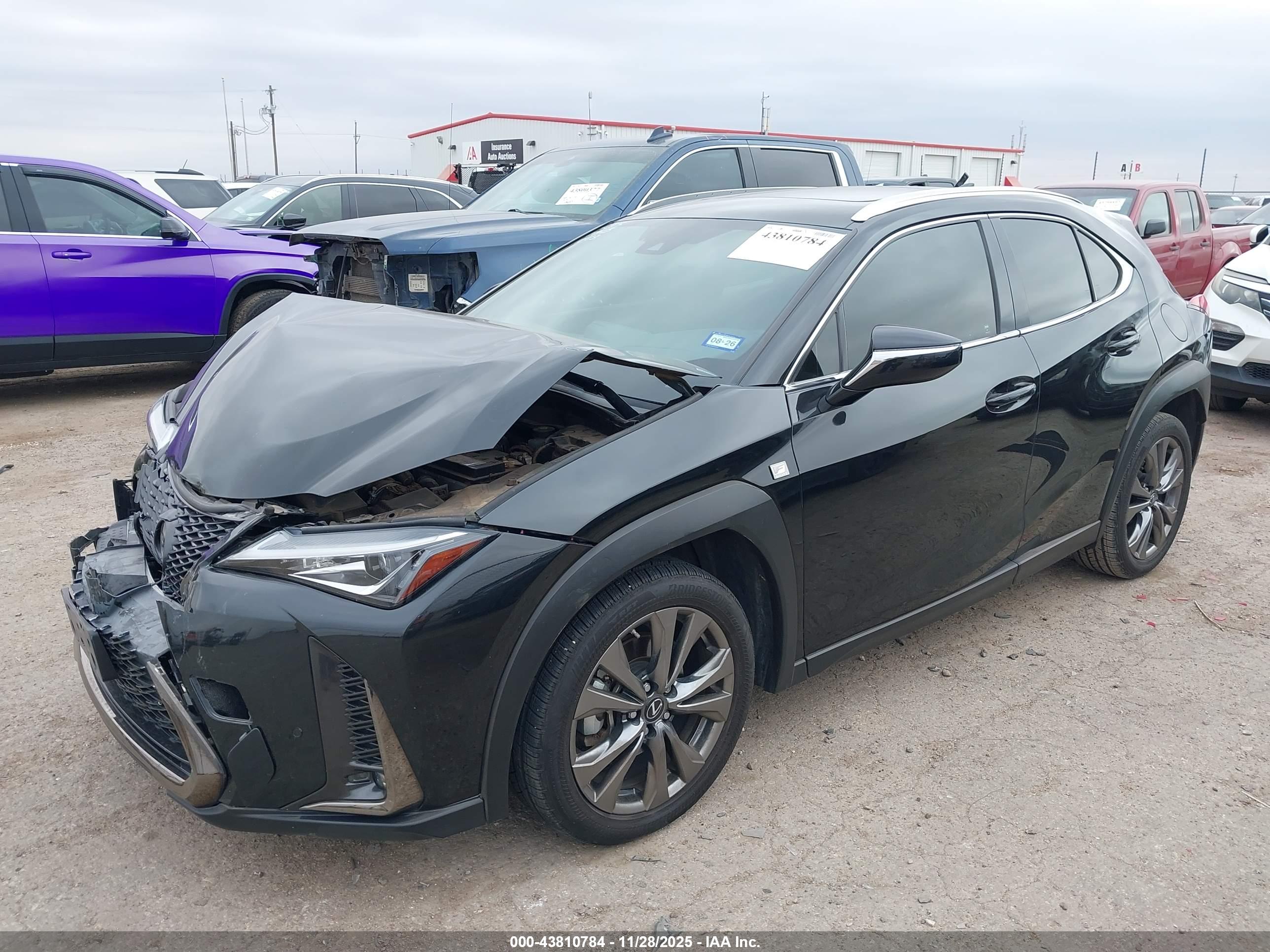 LEXUS UX image 2