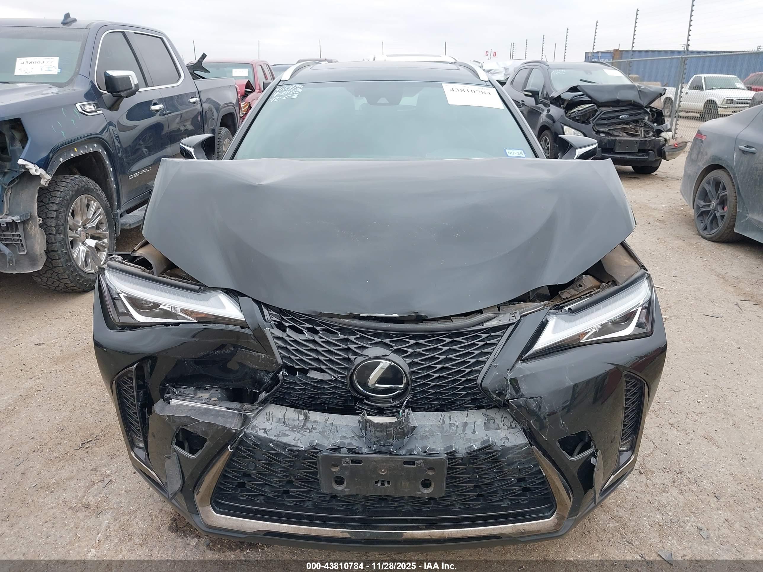 LEXUS UX image 6