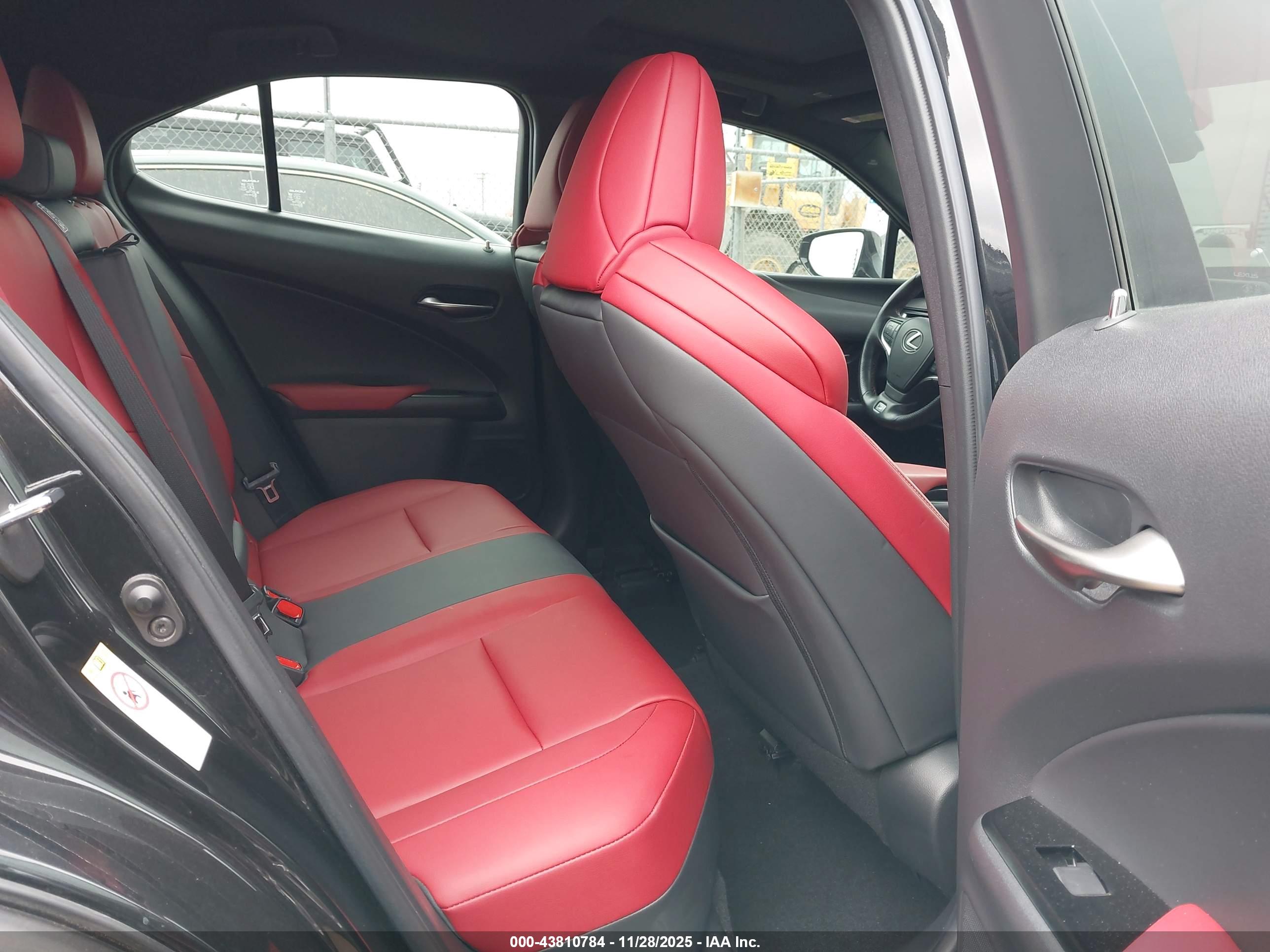 LEXUS UX image 8