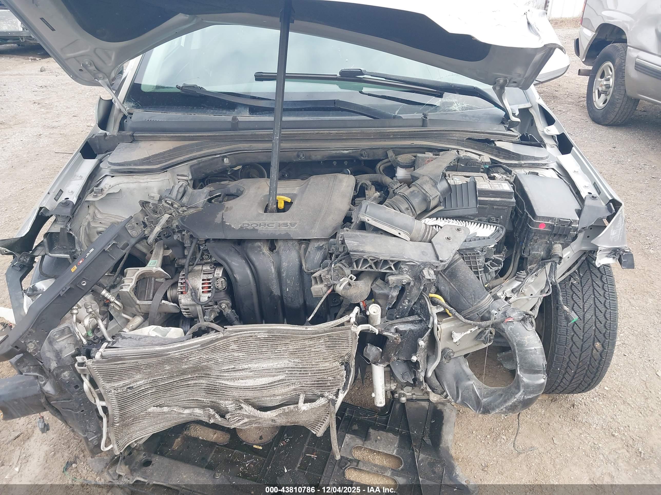 HYUNDAI ELANTRA image 10
