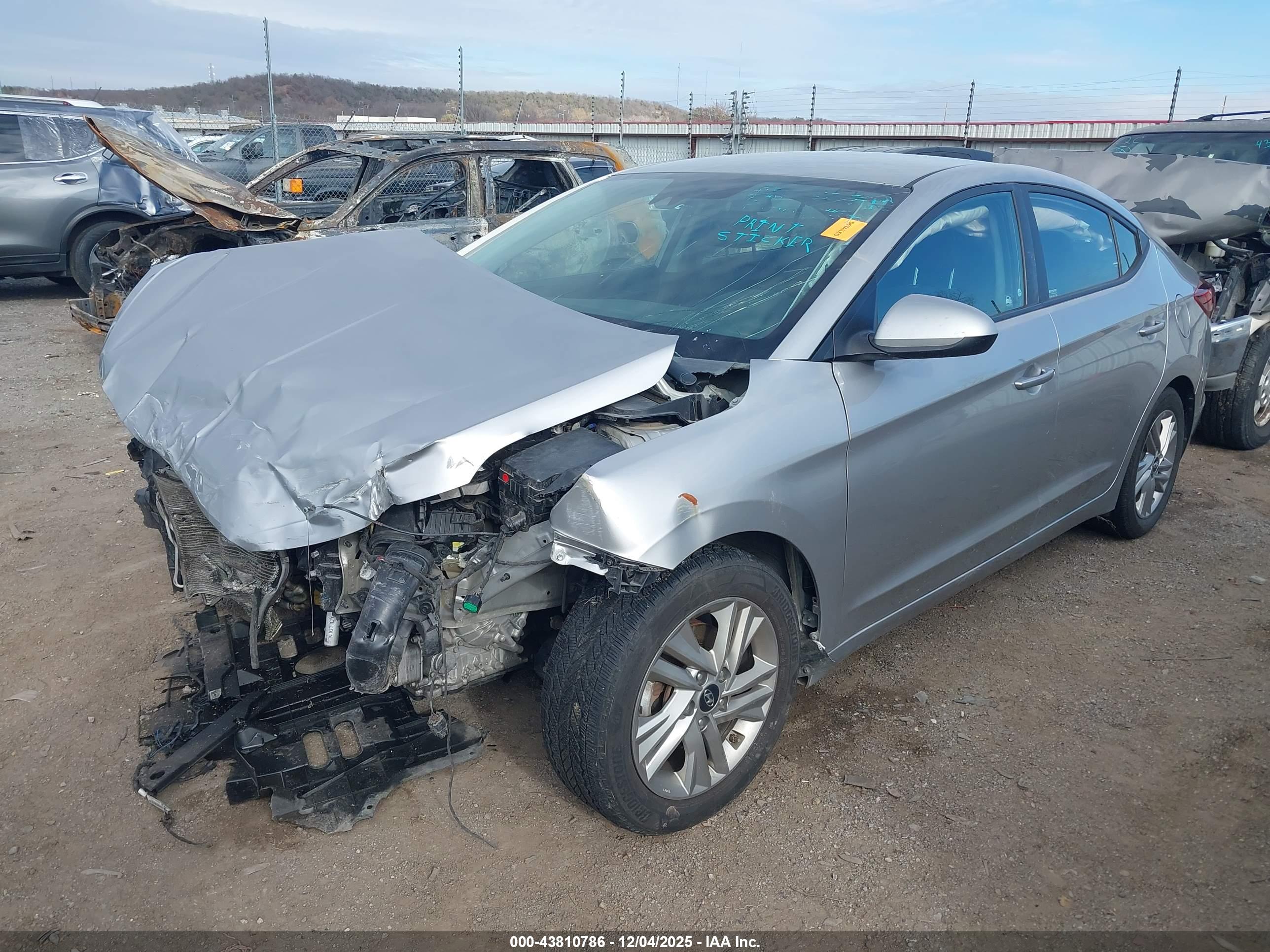 HYUNDAI ELANTRA image 2