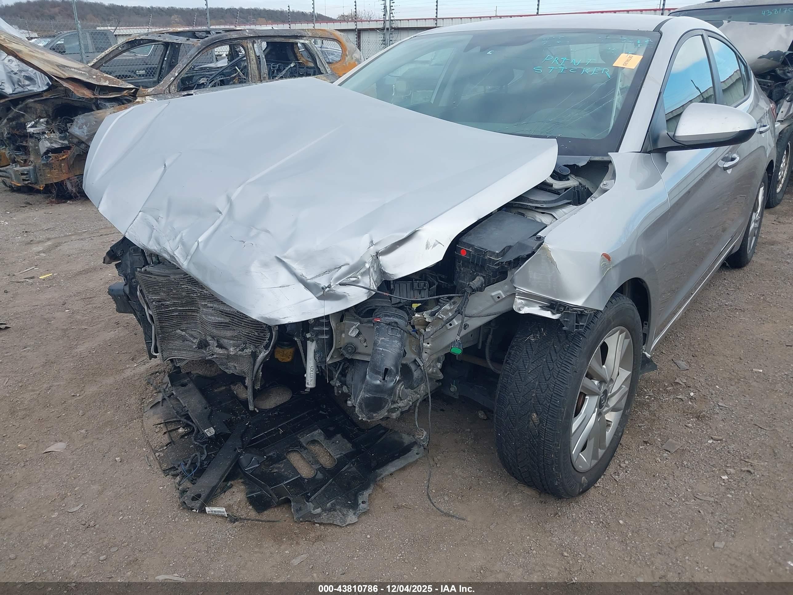 HYUNDAI ELANTRA image 6