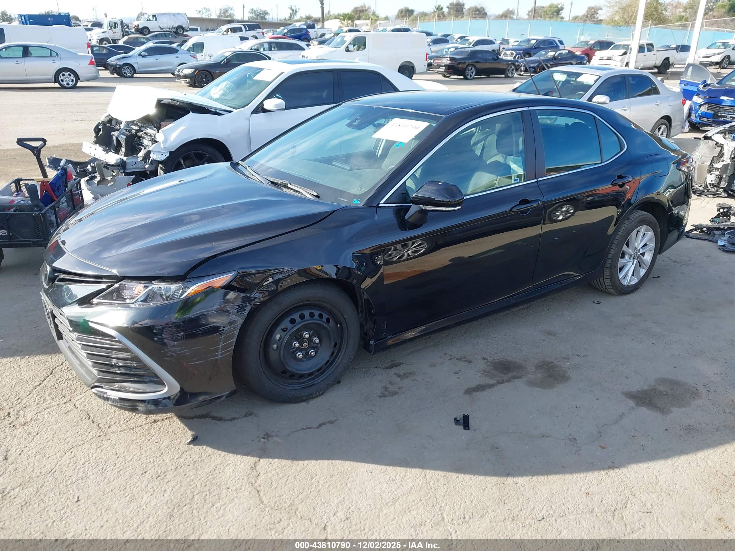 TOYOTA CAMRY image 2