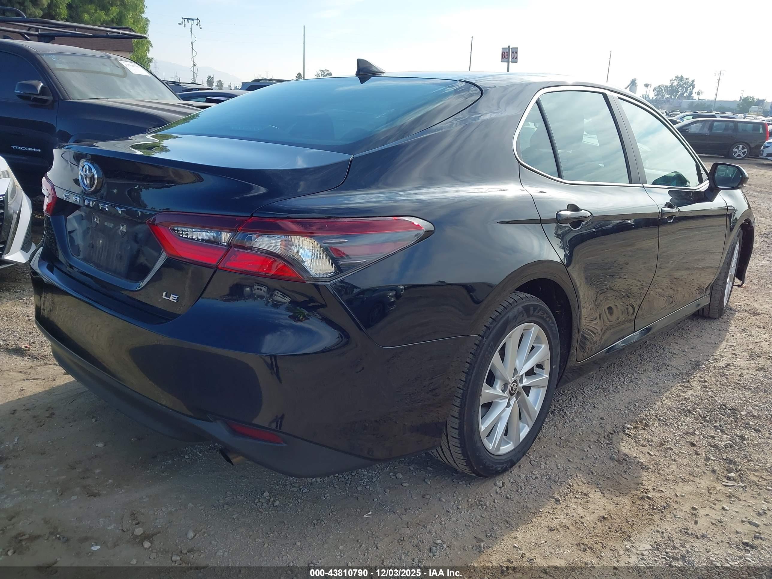 TOYOTA CAMRY image 4