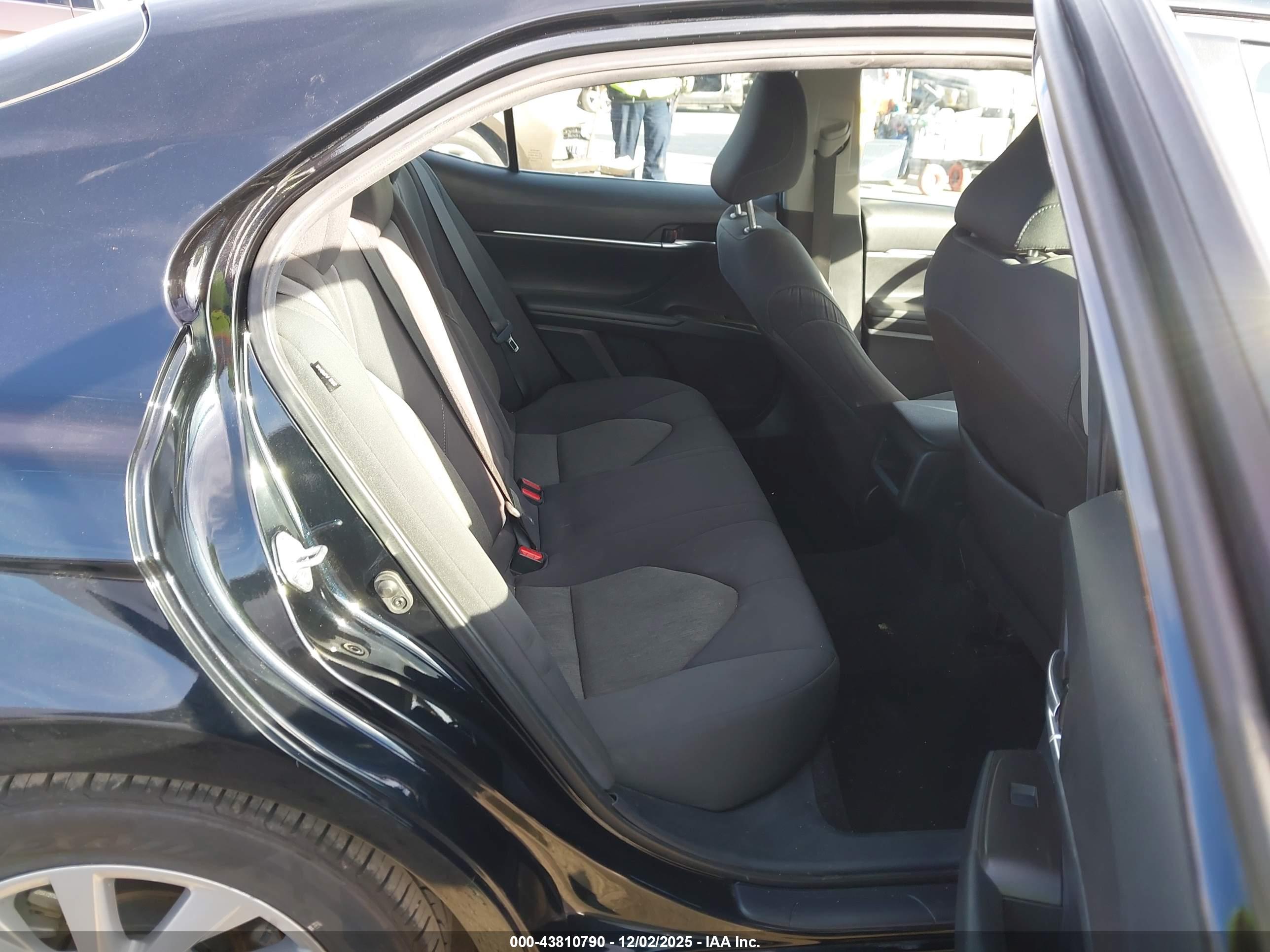 TOYOTA CAMRY image 8