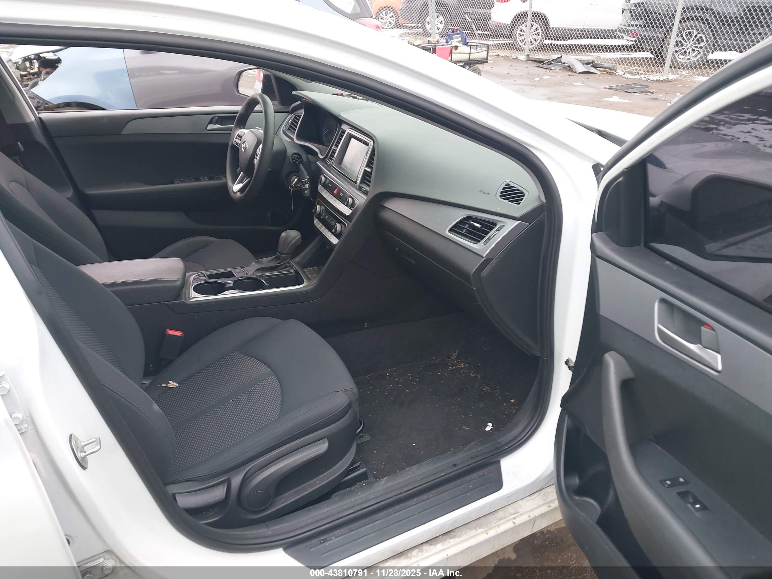 HYUNDAI SONATA image 5