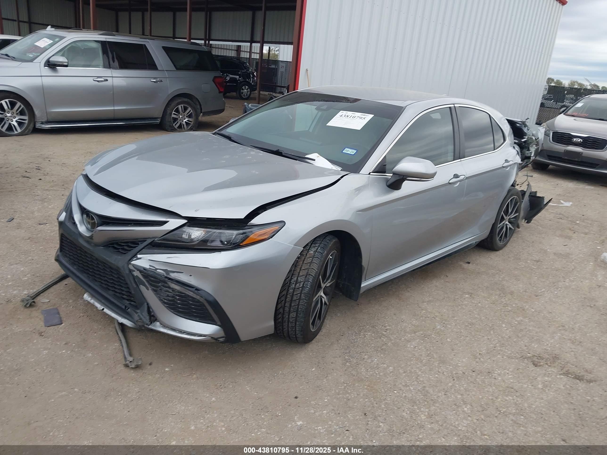TOYOTA CAMRY image 2