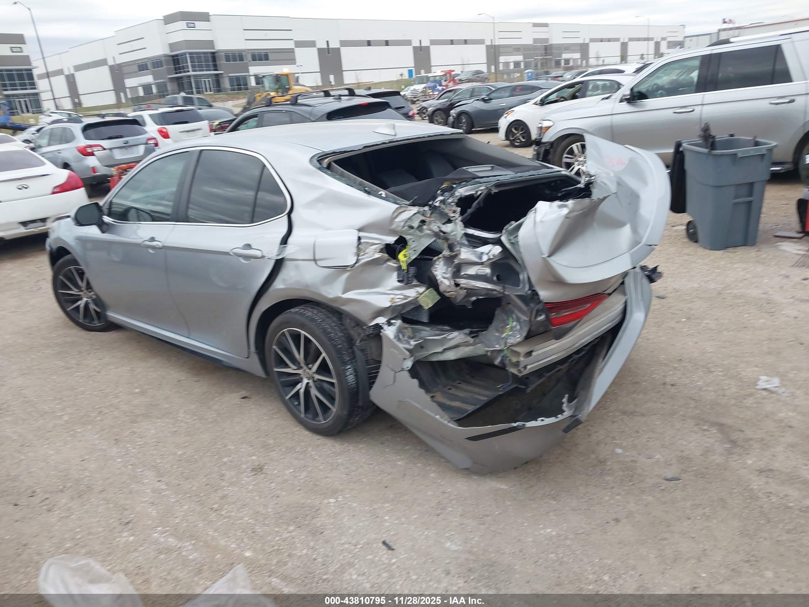 TOYOTA CAMRY image 3