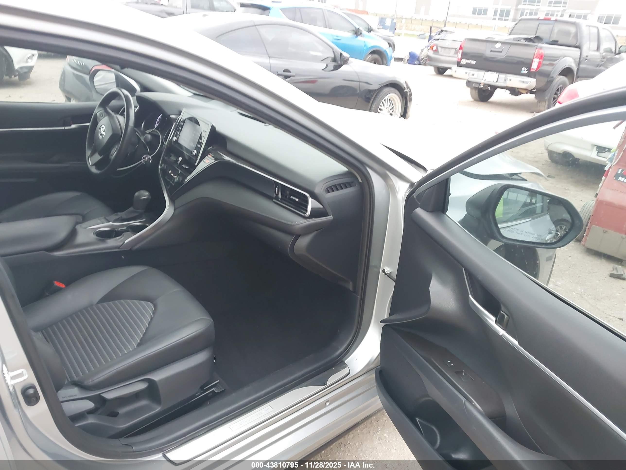 TOYOTA CAMRY image 5
