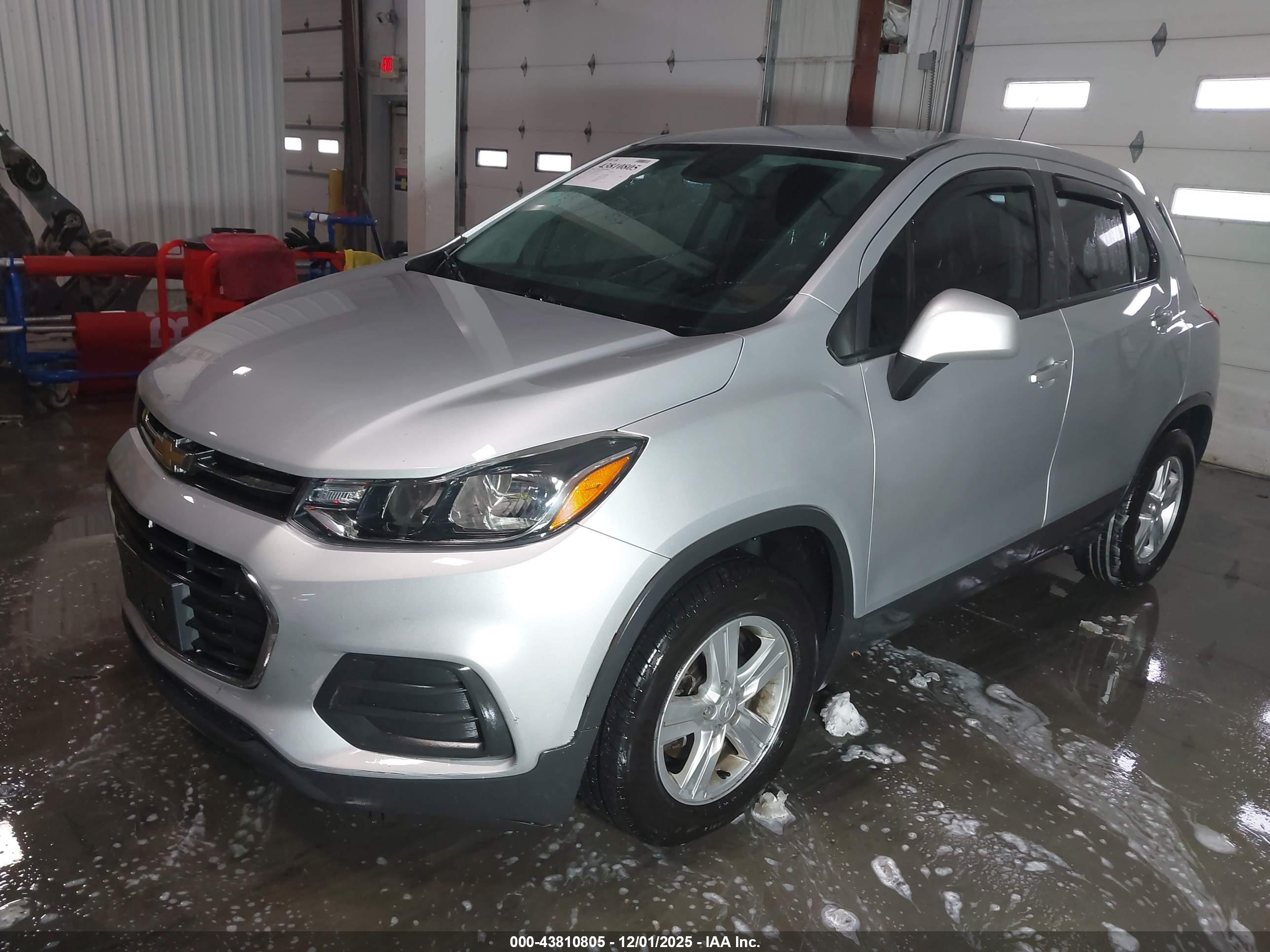 CHEVROLET TRAX image 2