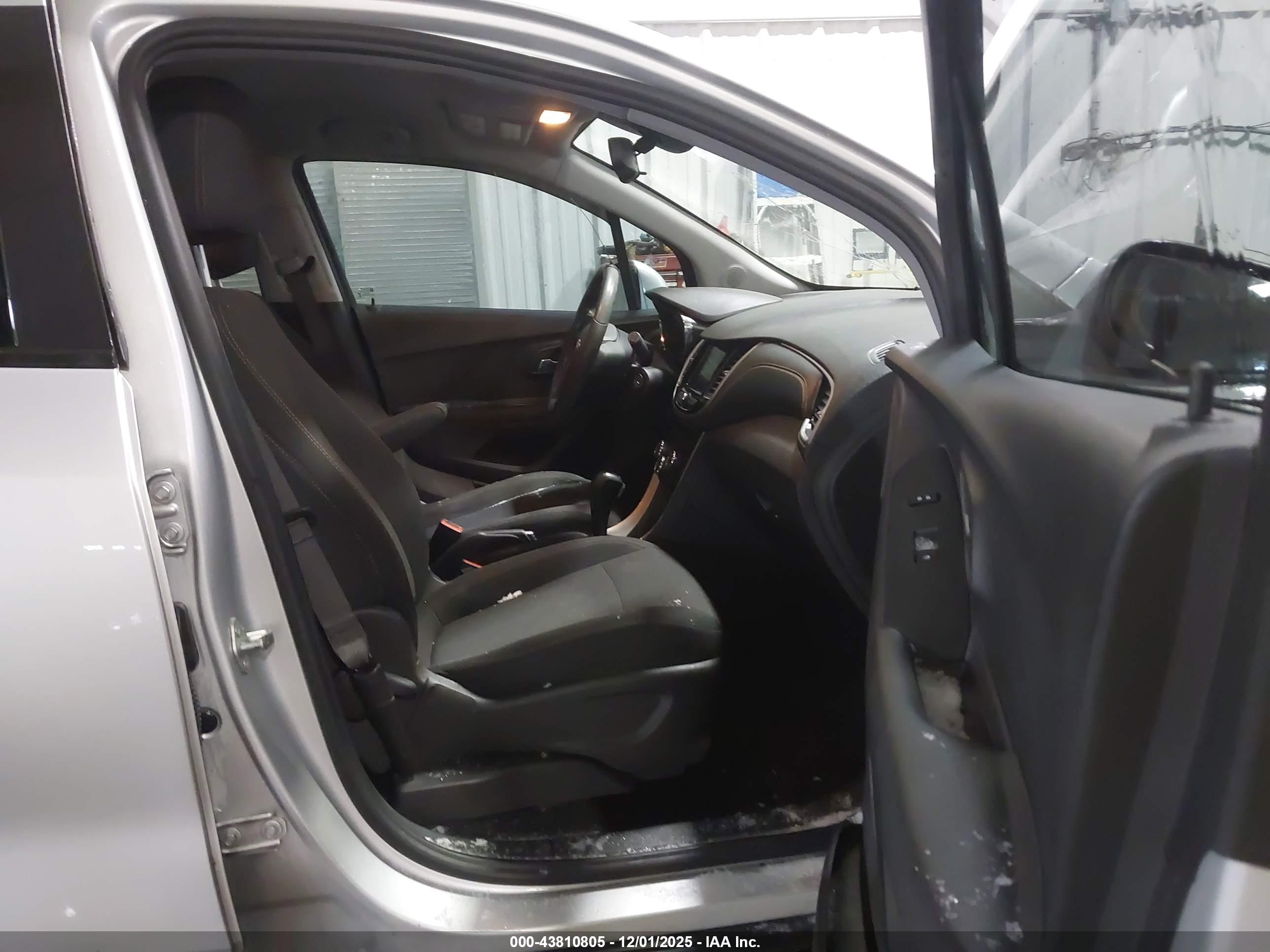 CHEVROLET TRAX image 5