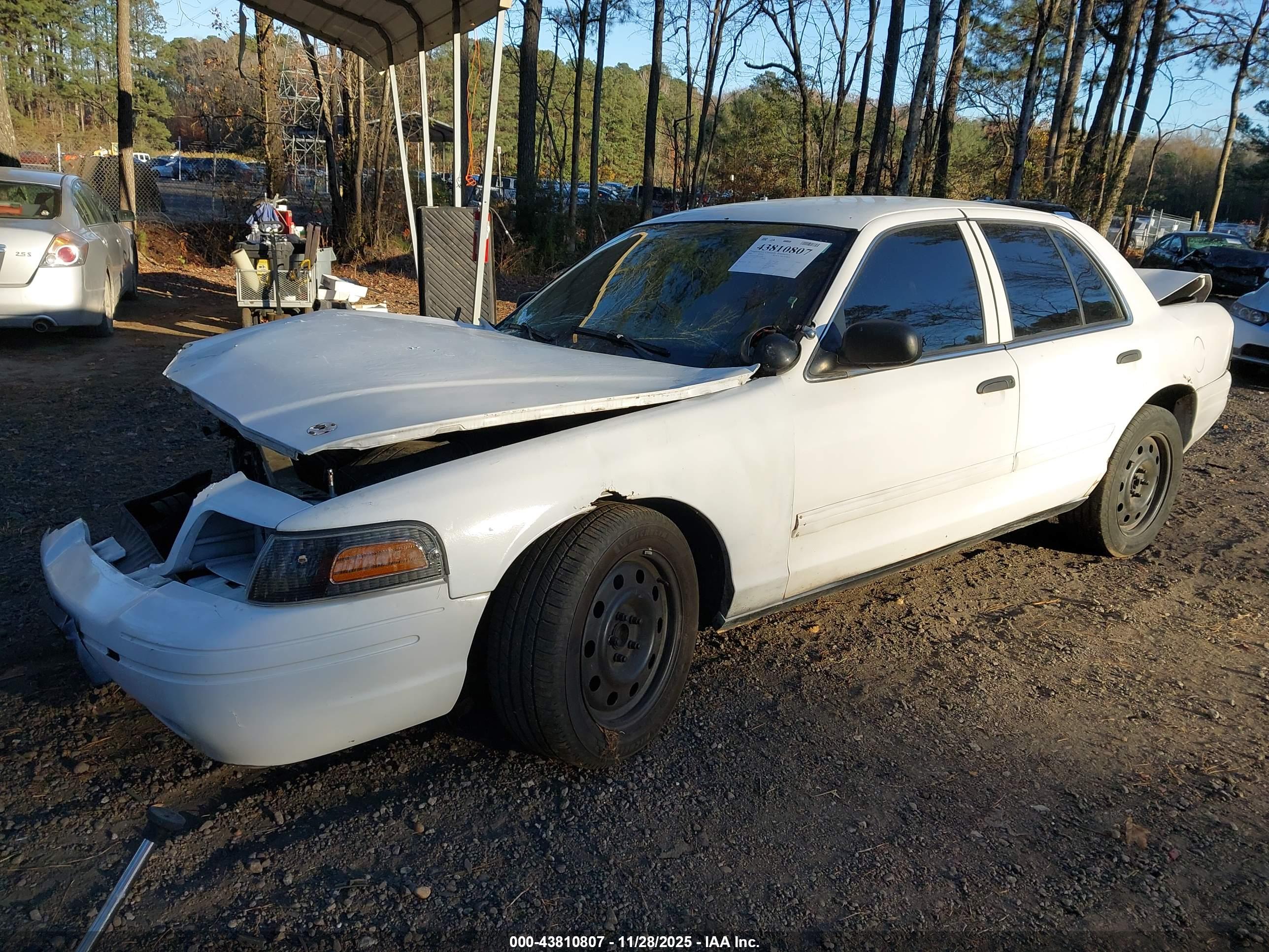 FORD CROWN image 2