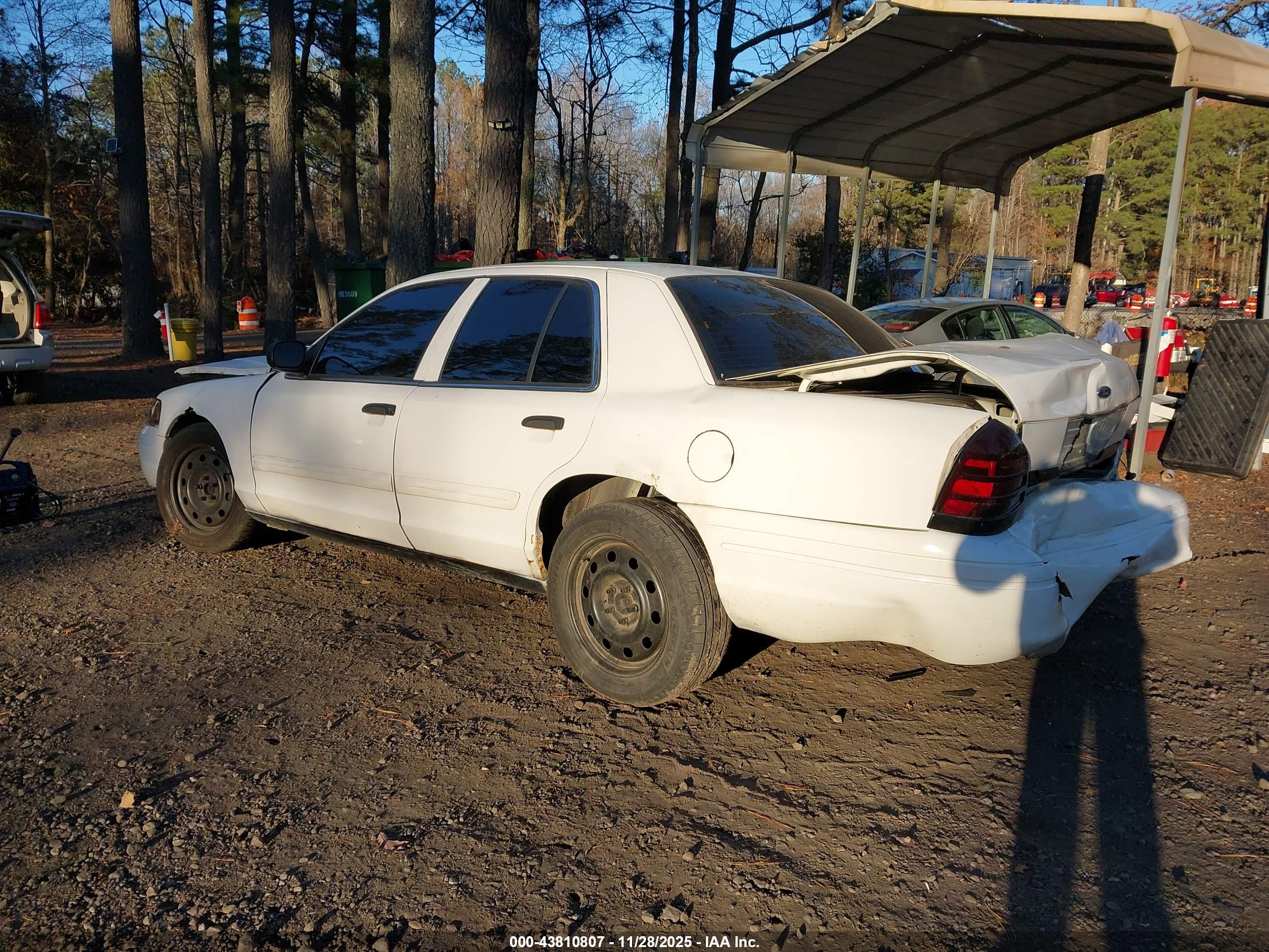 FORD CROWN image 3